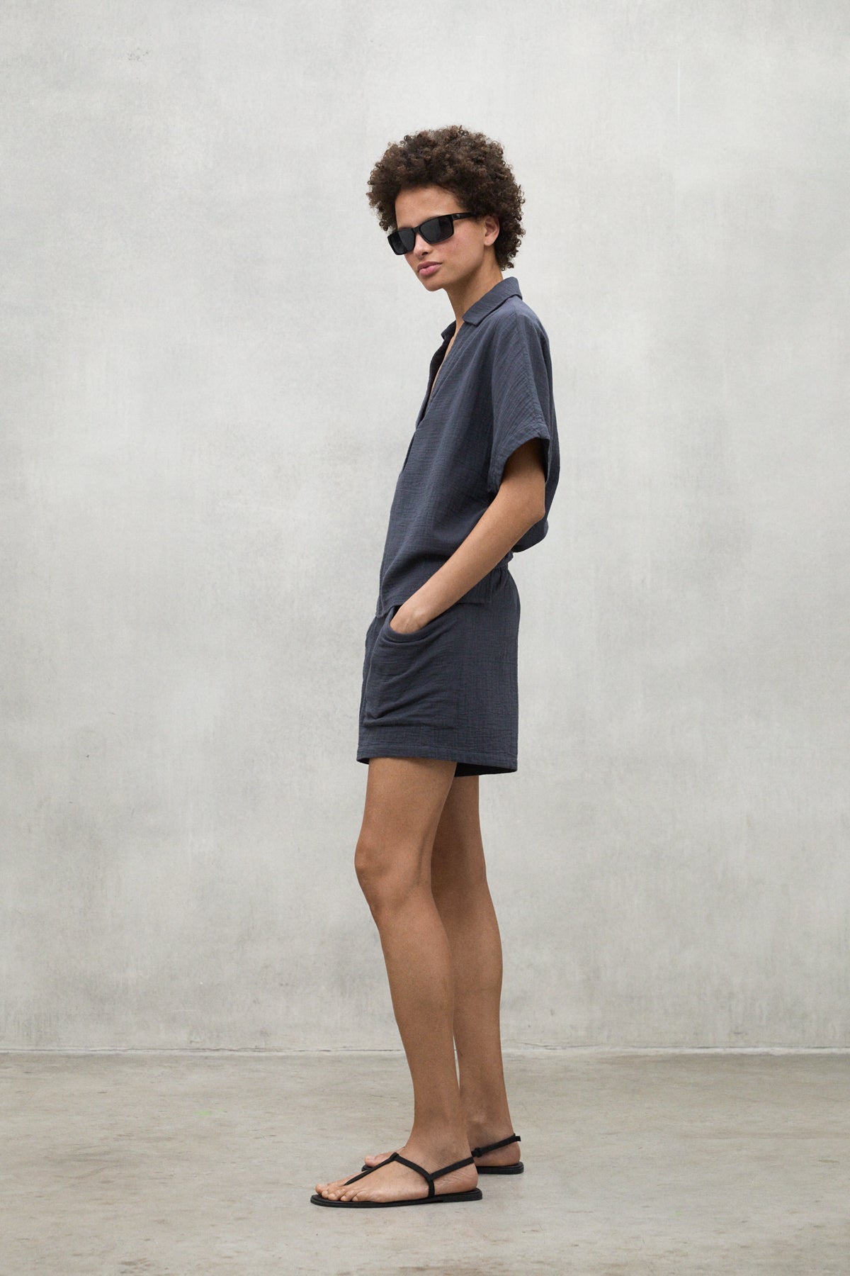 camisa-denis-ecoalf-bambula-de-algod-n-reciclado-y-org-nico-gris-oscuro-mujer image 5