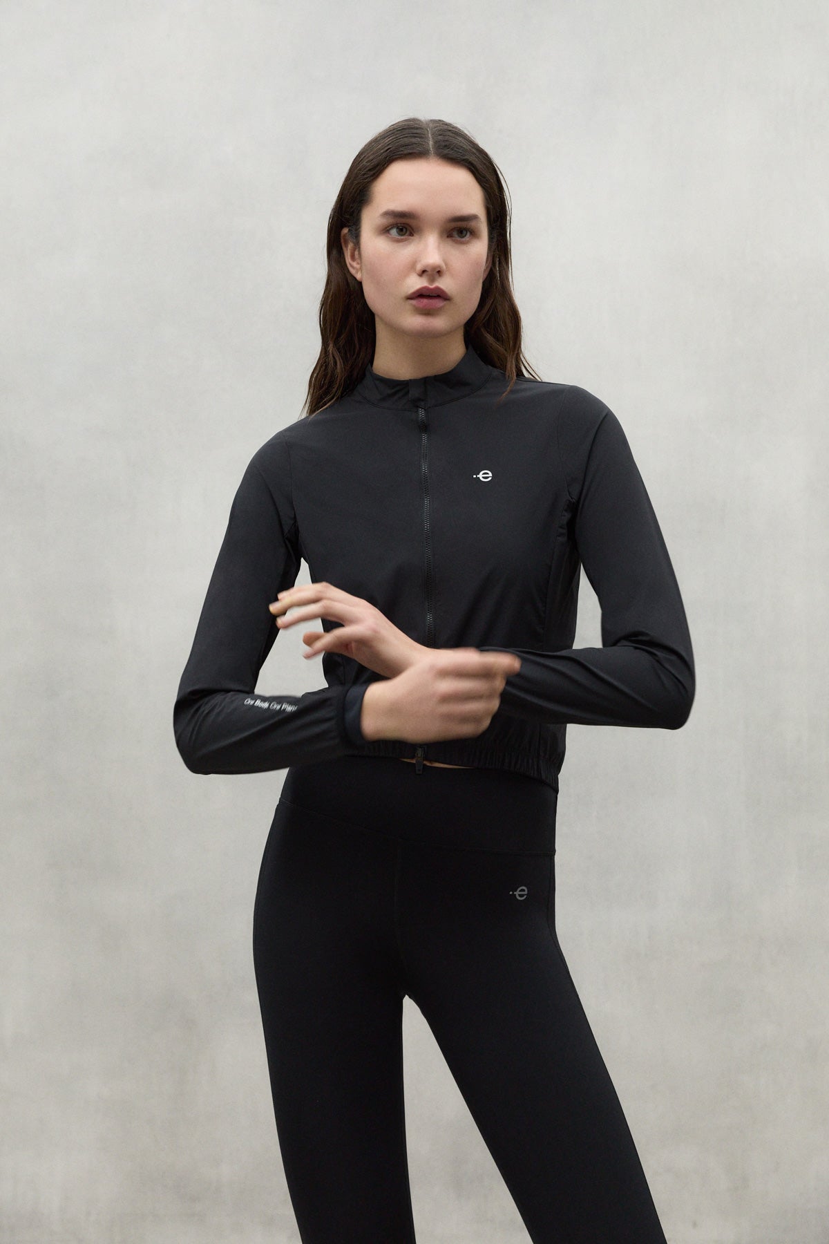 ecoalf-boulders-chaqueta-mujer-ciclismo-negra image 4
