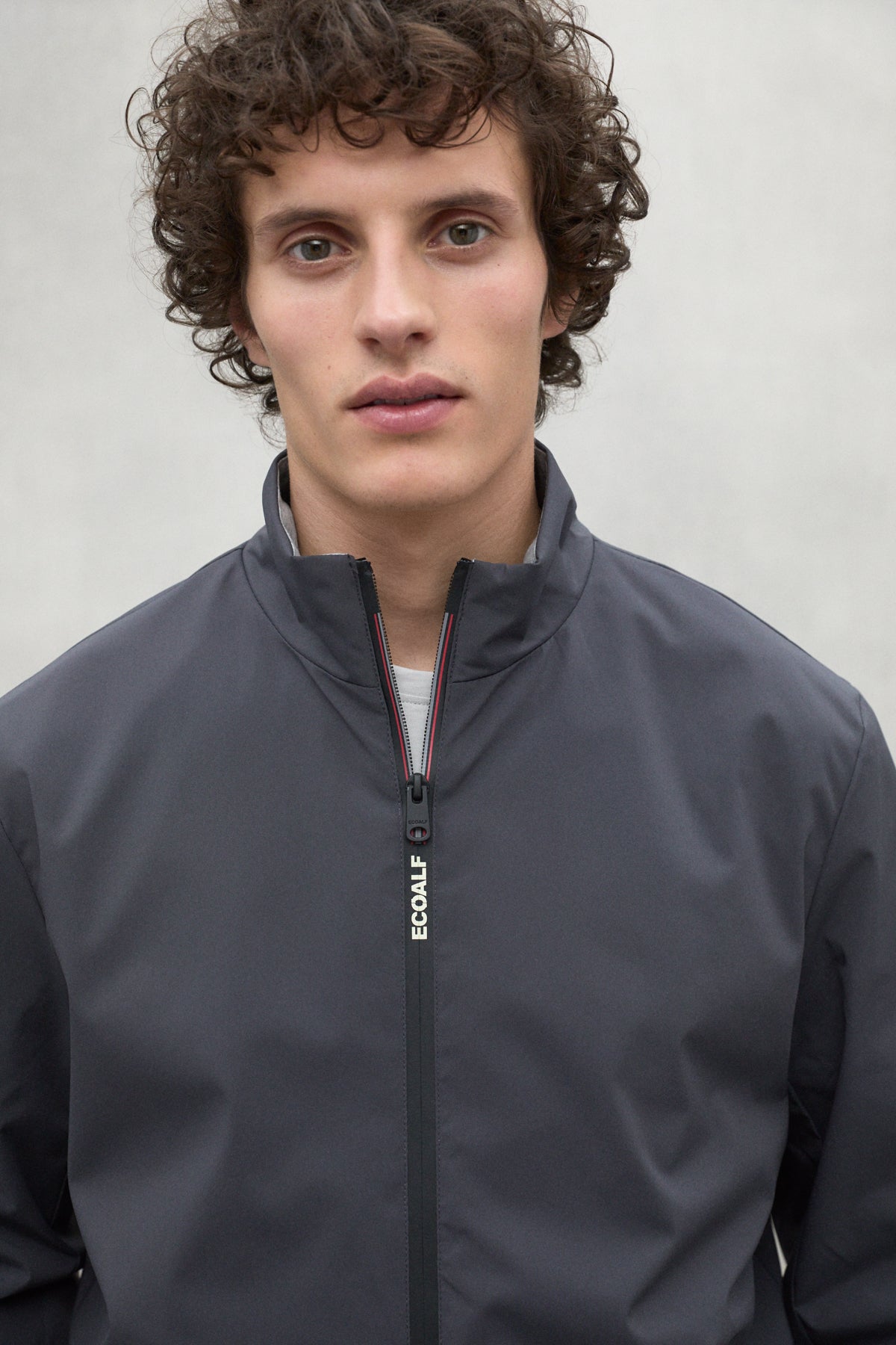 ecoalf-chaqueta-james-gris-oscuro-de-hombre-100-poli-ster-reciclado-impermeable image 2