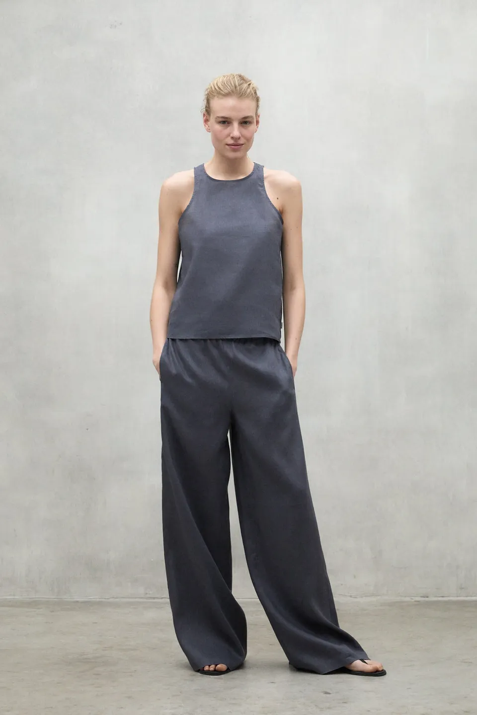 ecoalf-pantal-n-mossi-gris-oscuro-de-mujer-20-lino-reciclado-pierna-ancha-y-cint image 1