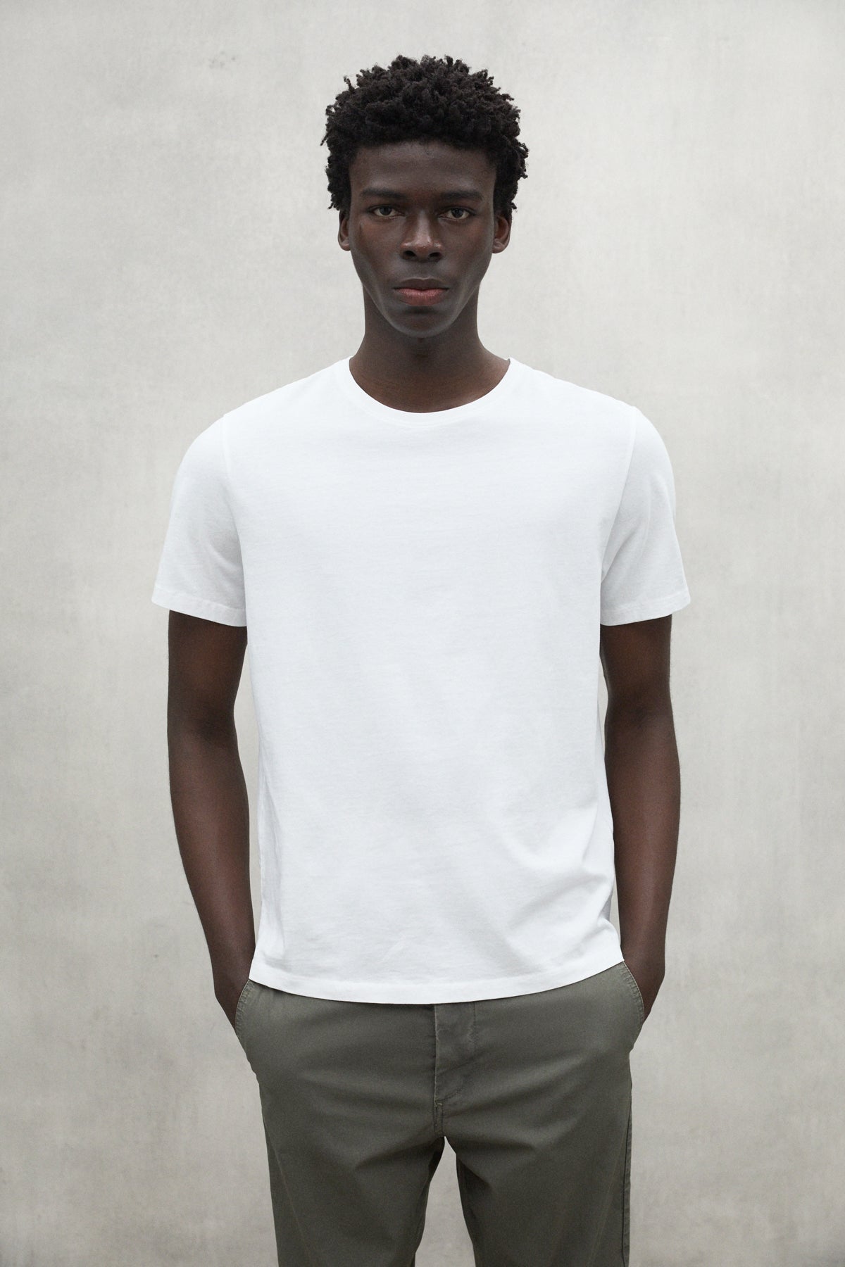 camiseta-vent-blanca-de-hombre-ecoalf-100-algod-n-reciclado-fit-regular-y-vegana image 2