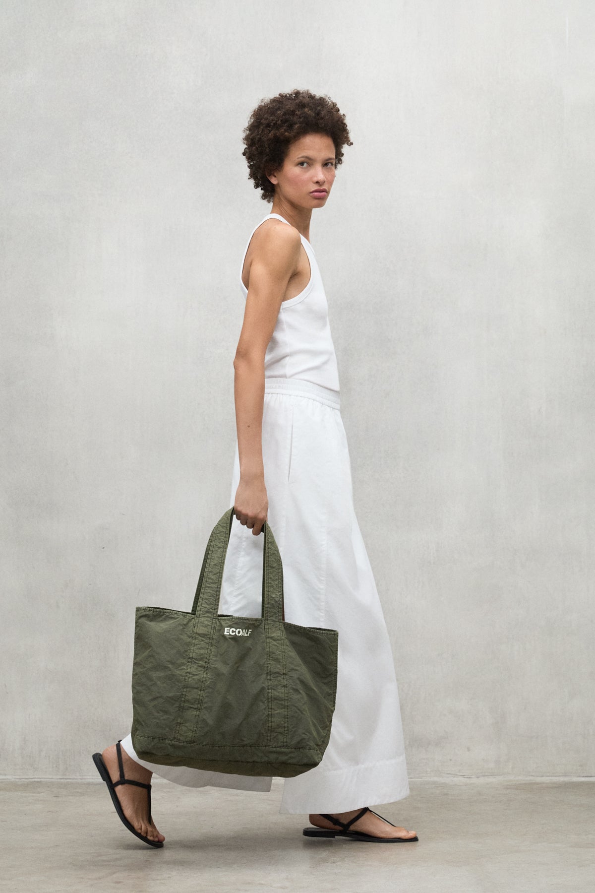 ecoalf-bolso-tote-rio-khaki-72-poliamida-reciclada-y-28-algod-n-org-nico-plegabl image 3