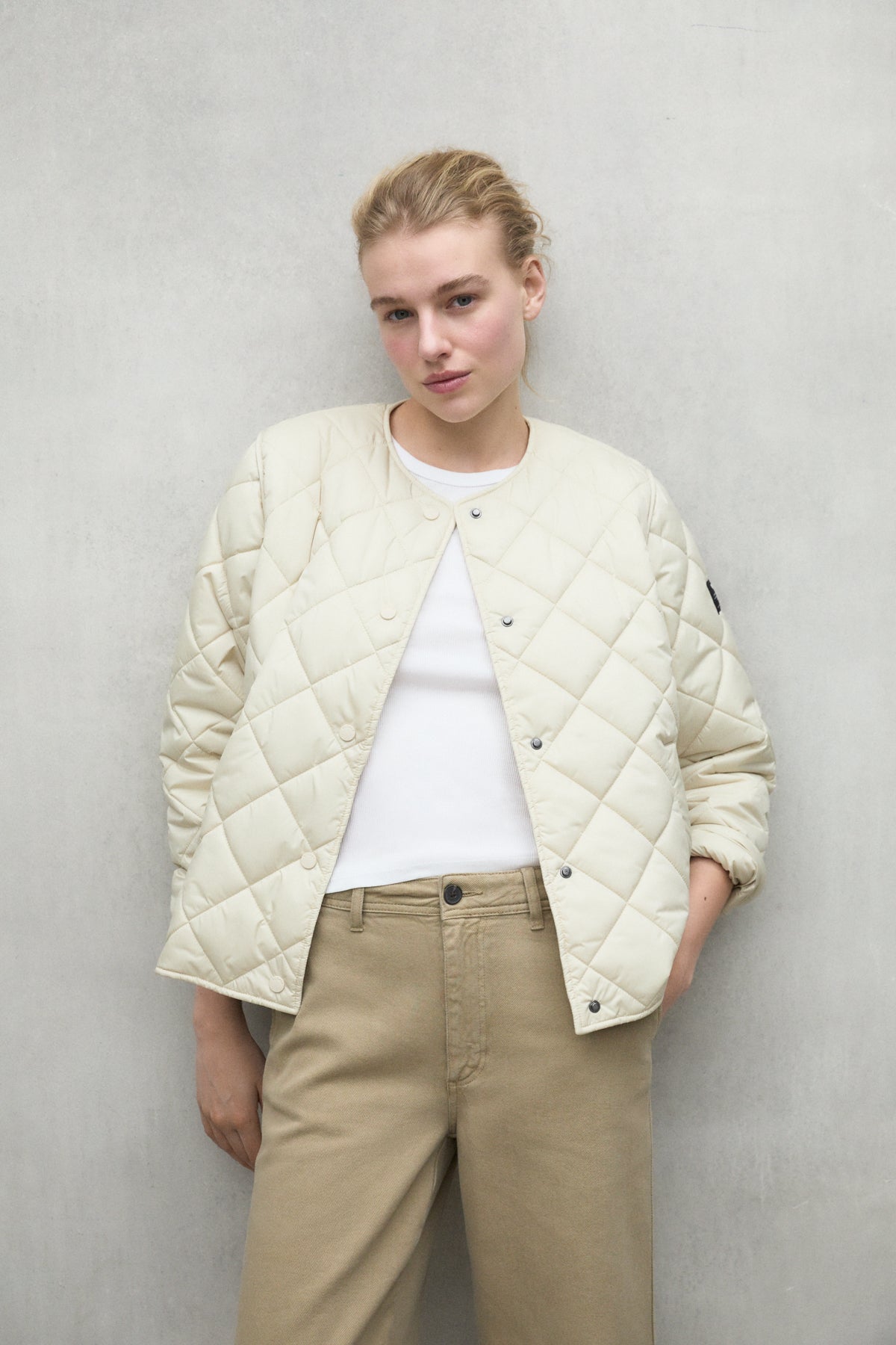 chaqueta-ecoalf-musa-beige-para-mujer-100-poli-ster-reciclado-repelente-al-agua- image 3