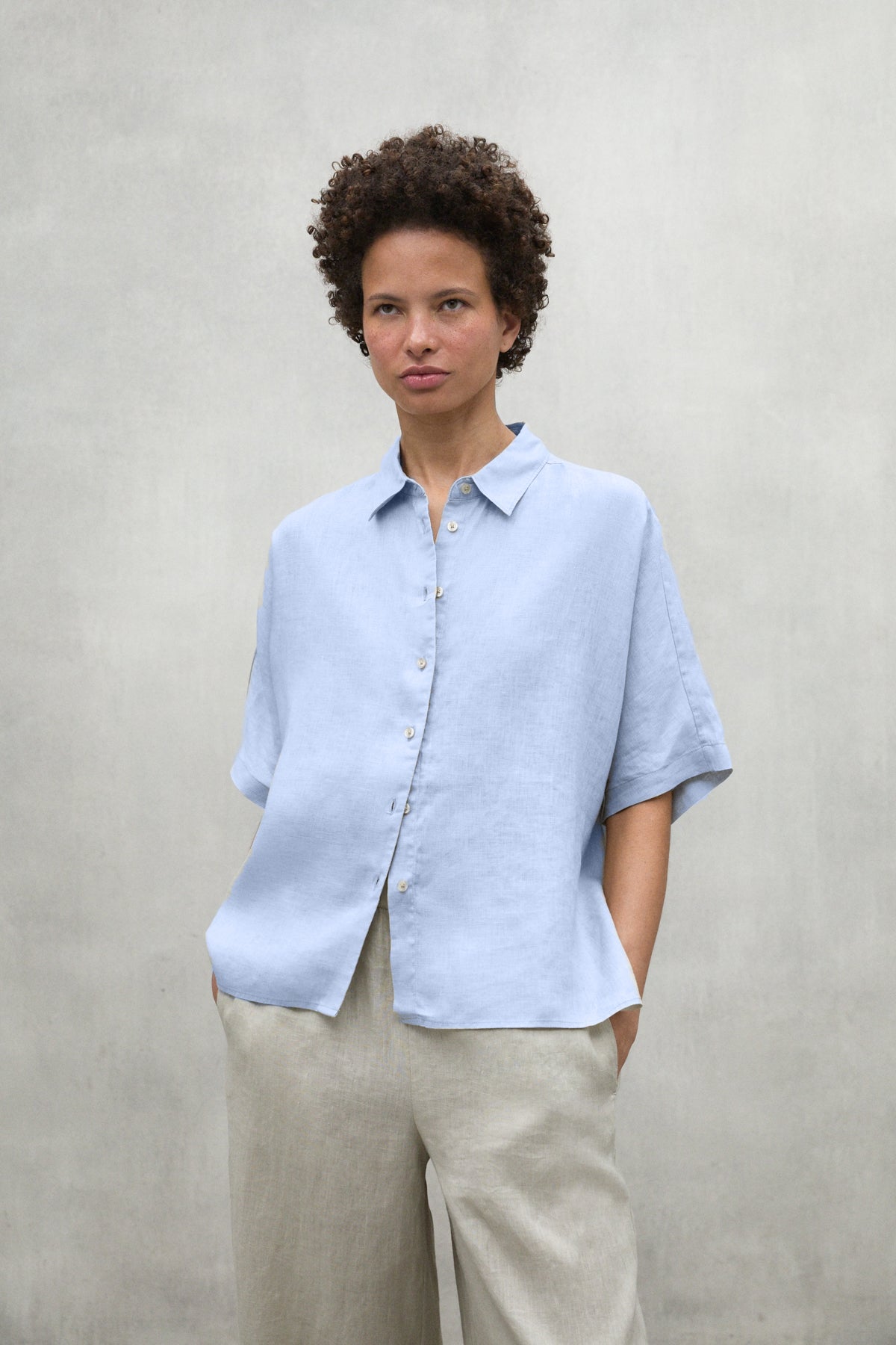 ecoalf-camisa-melania-azul-claro-mujer-lino-reciclado image 2