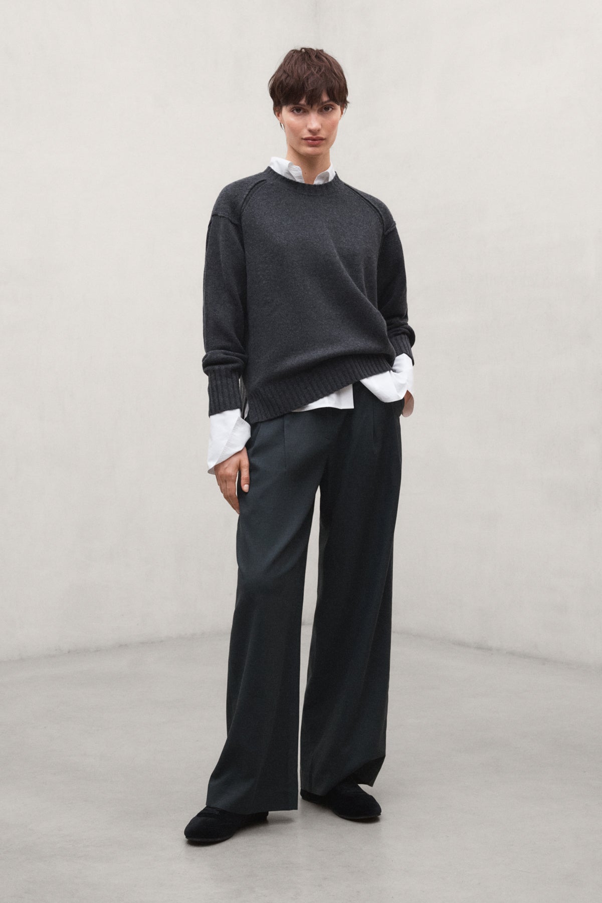 pantal-n-ecoalf-miel-de-mujer-en-gris-oscuro-52-tencel-lyocell-tiro-alto-y-fit-r image 1