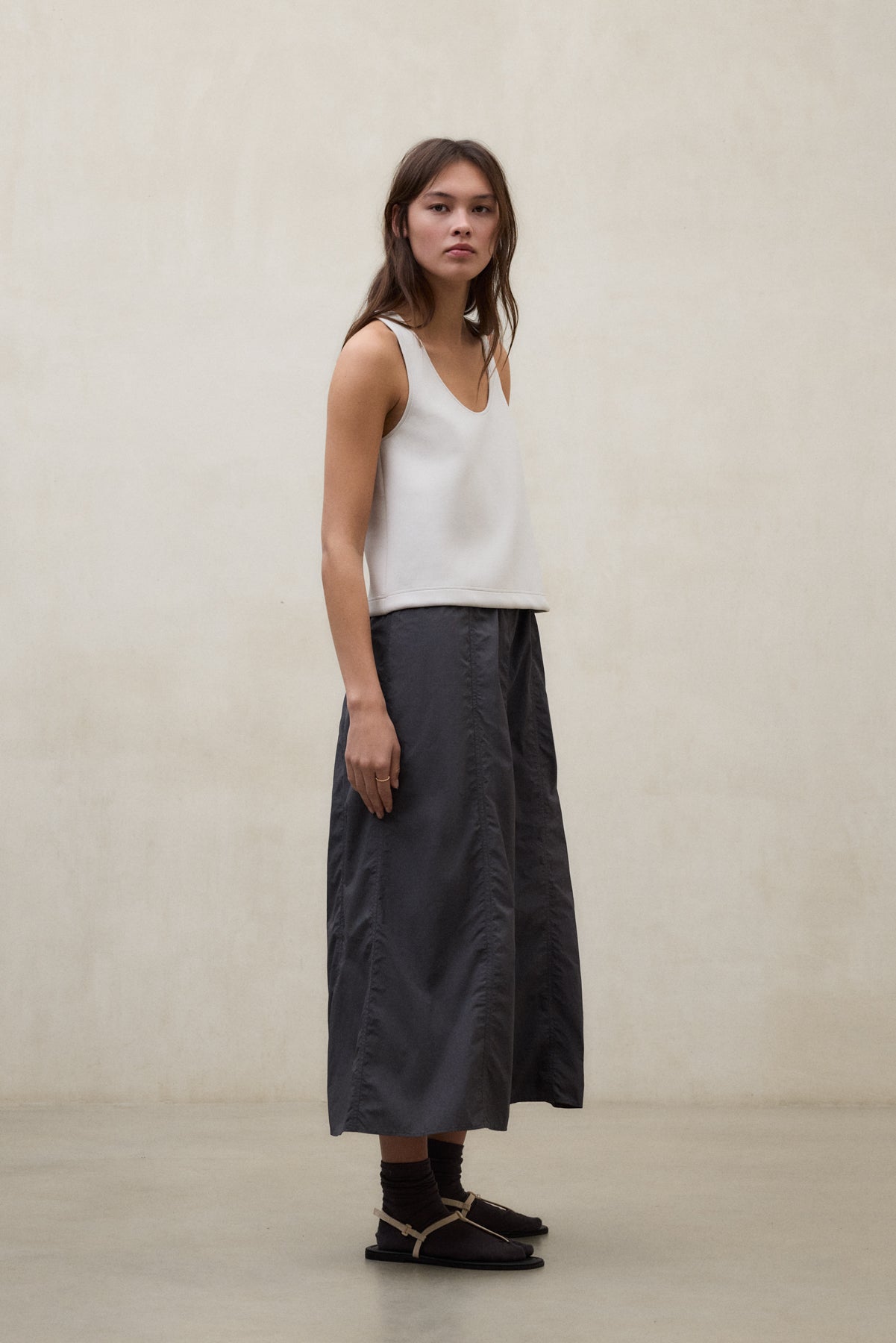 vestido-ecoalf-elo-gris-de-mujer-75-poli-ster-reciclado-largo-maxi-fit-relajado image 1