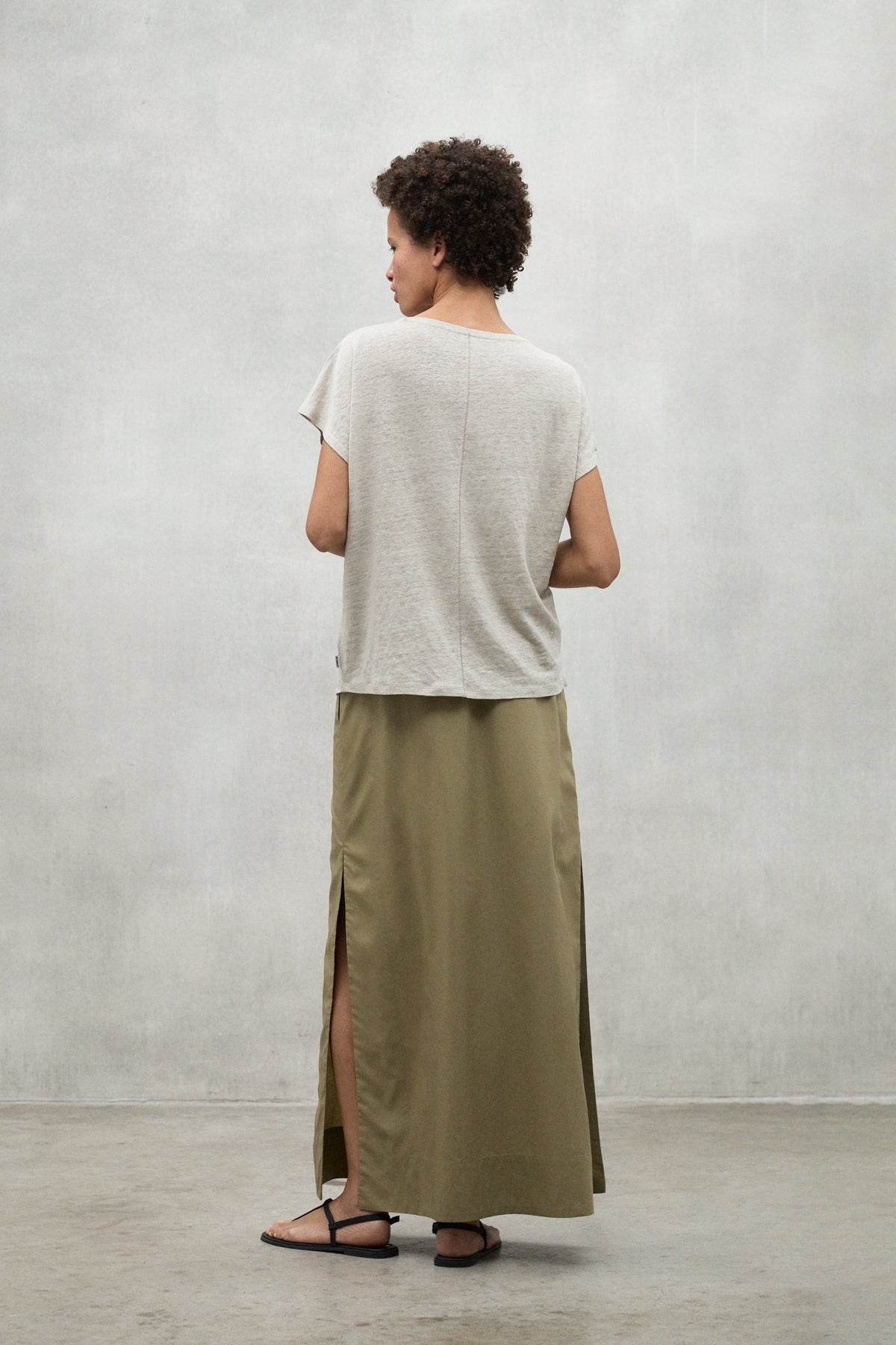 ecoalf-camiseta-arendal-beige-de-lino-para-mujer image 2