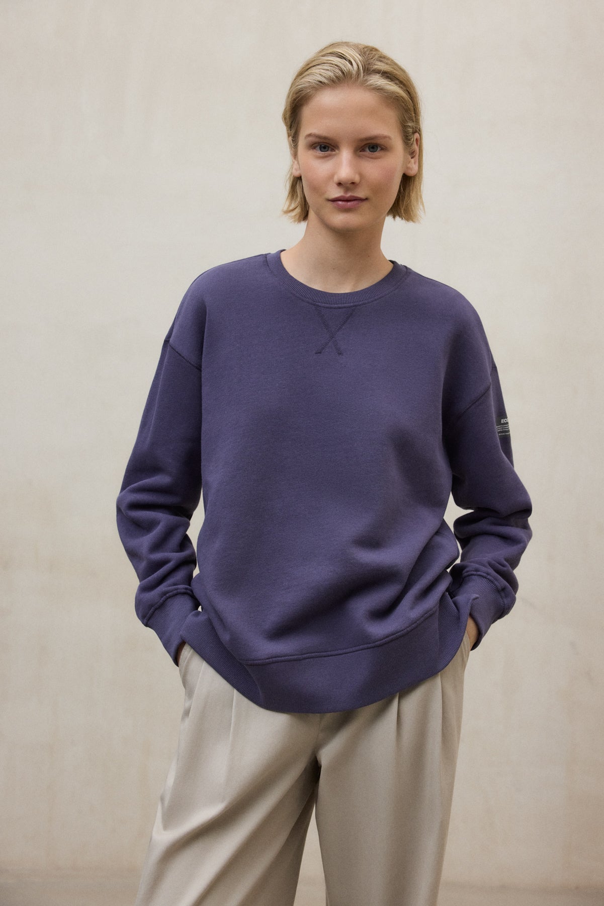 sudadera-storm-de-ecoalf-50-algod-n-reciclado-y-50-algod-n-org-nico-morada-mujer image 4
