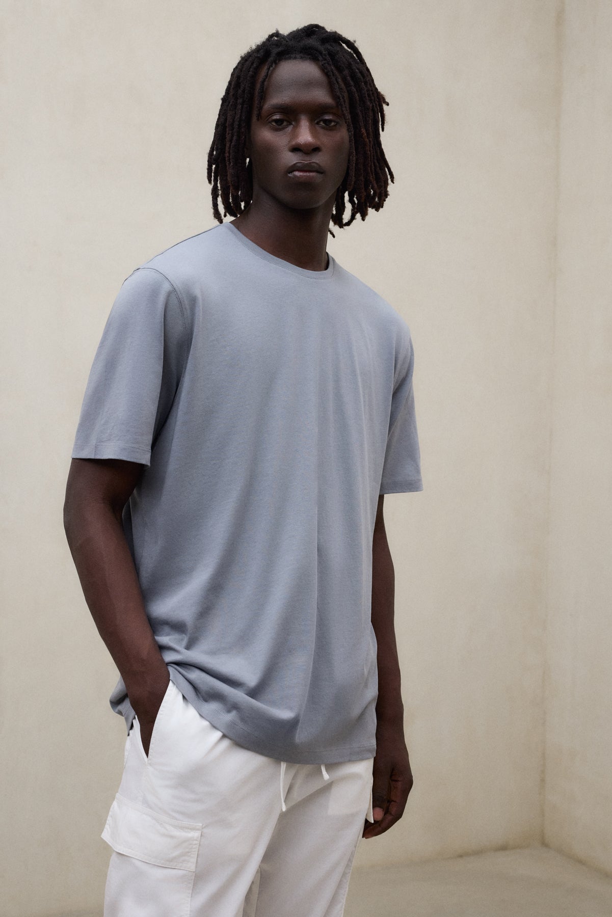 ecoalf-camiseta-clin-gris-oscuro-algod-n-org-nico-fit-relajado-y-estampado-trase image 2