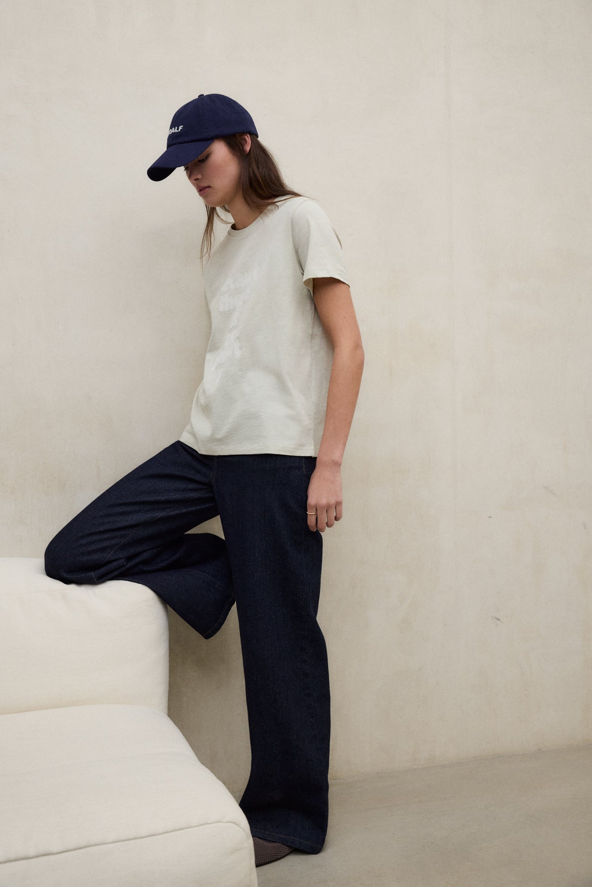 camiseta-ecoalf-ronda-beige-de-mujer-50-algod-n-org-nico-fit-regular-con-estampa image 3