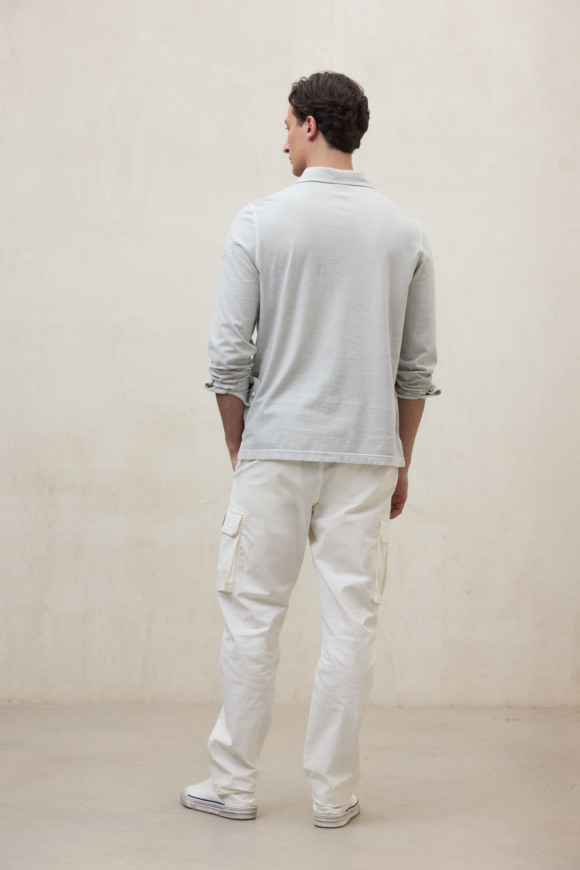 polo-patrick-gris-claro-de-ecoalf-50-algod-n-reciclado-y-50-algod-n-org-nico-sua image 4
