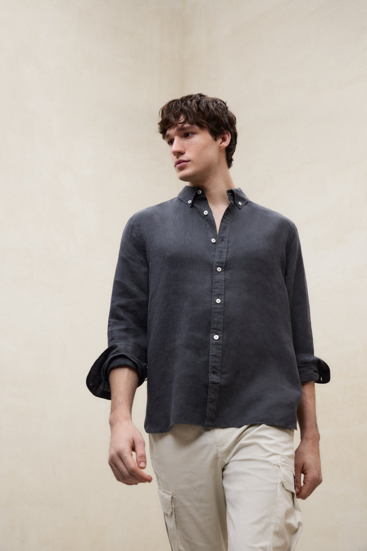 camisa-malibu-de-ecoalf-para-hombre-100-lino-gris-oscuro-manga-larga-fit-regular image 5