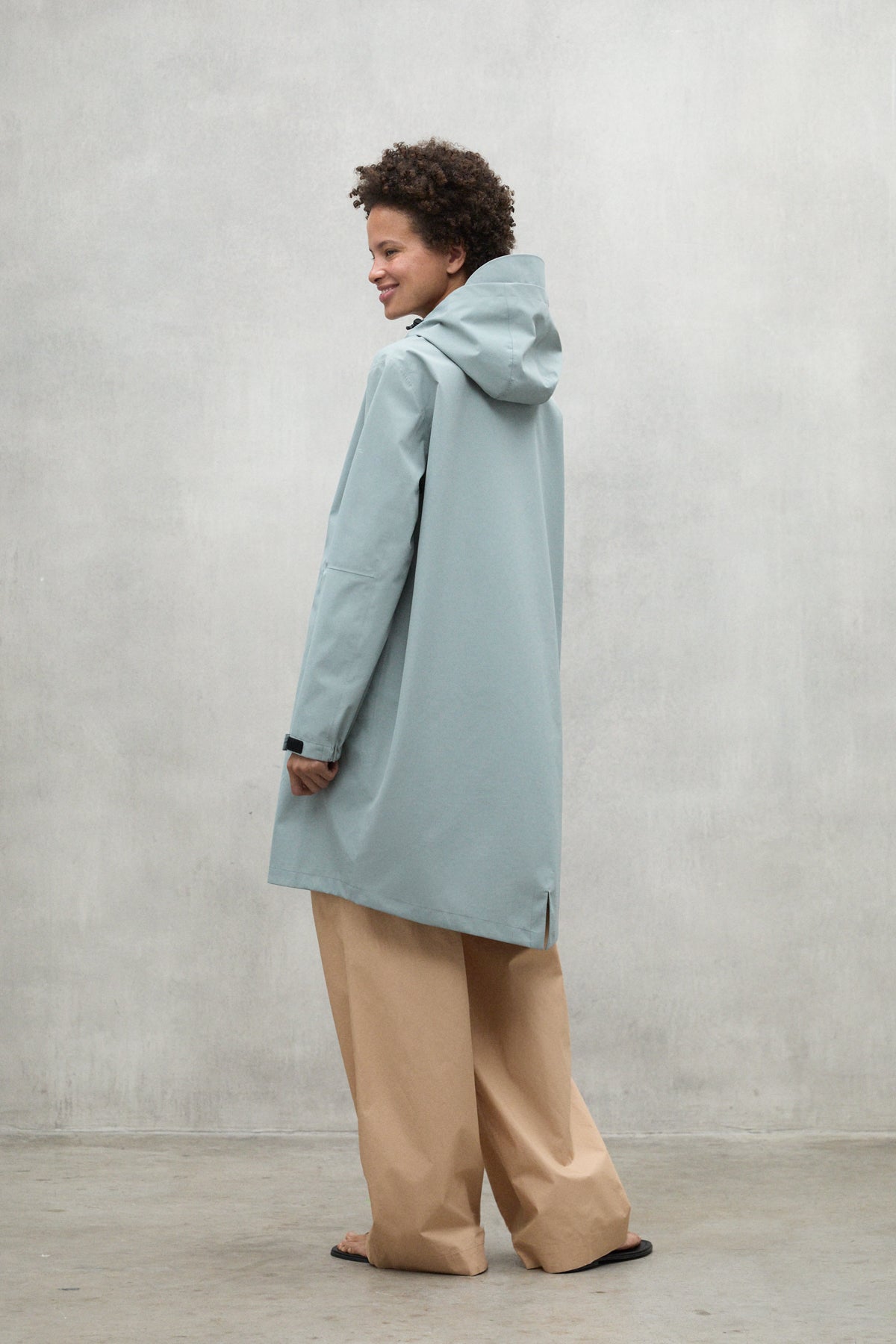 chaqueta-venue-ecoalf-verde-de-mujer-100-poli-ster-reciclado-impermeable image 3