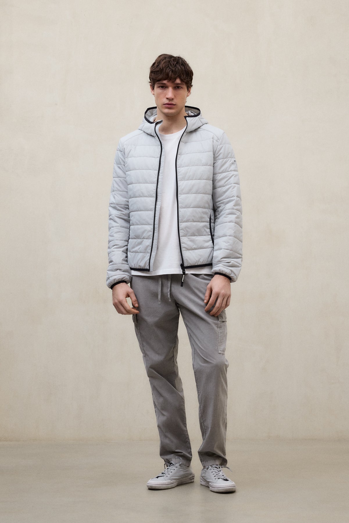 chaqueta-ecoalf-atlantico-gris-de-hombre-100-poliamida-reciclada-repelente-al-ag image 2