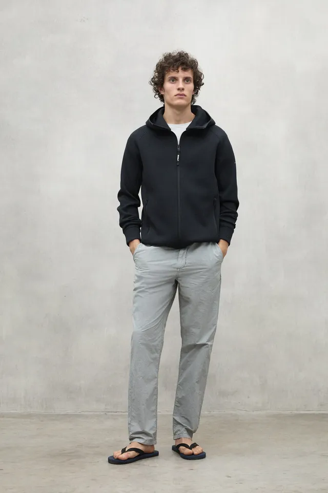 sudadera-dashen-de-ecoalf-para-hombre-negra-lenzing-ecovero-fit-regular-y-bolsil image 1