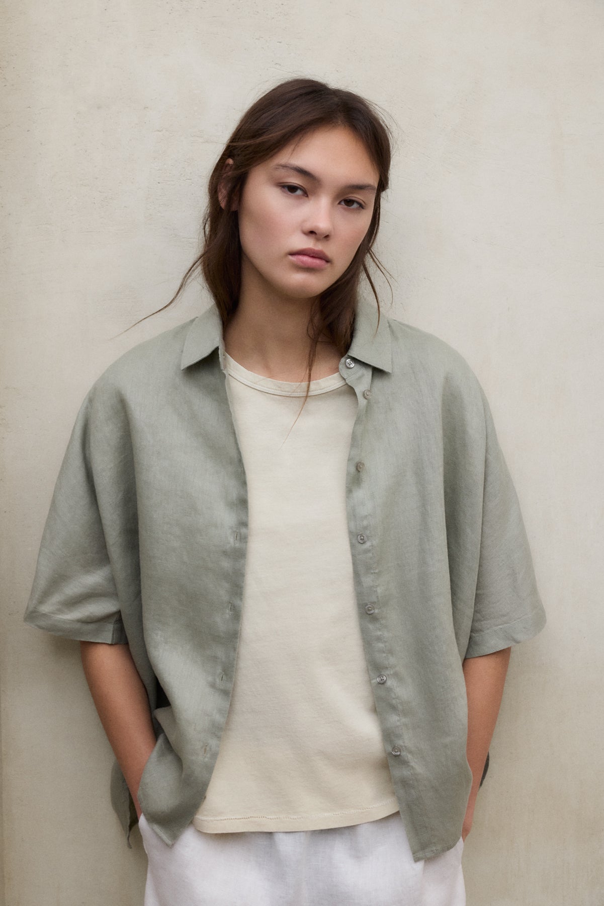 camisa-melania-verde-ecoalf-lino-80-oversize-mujer image 3