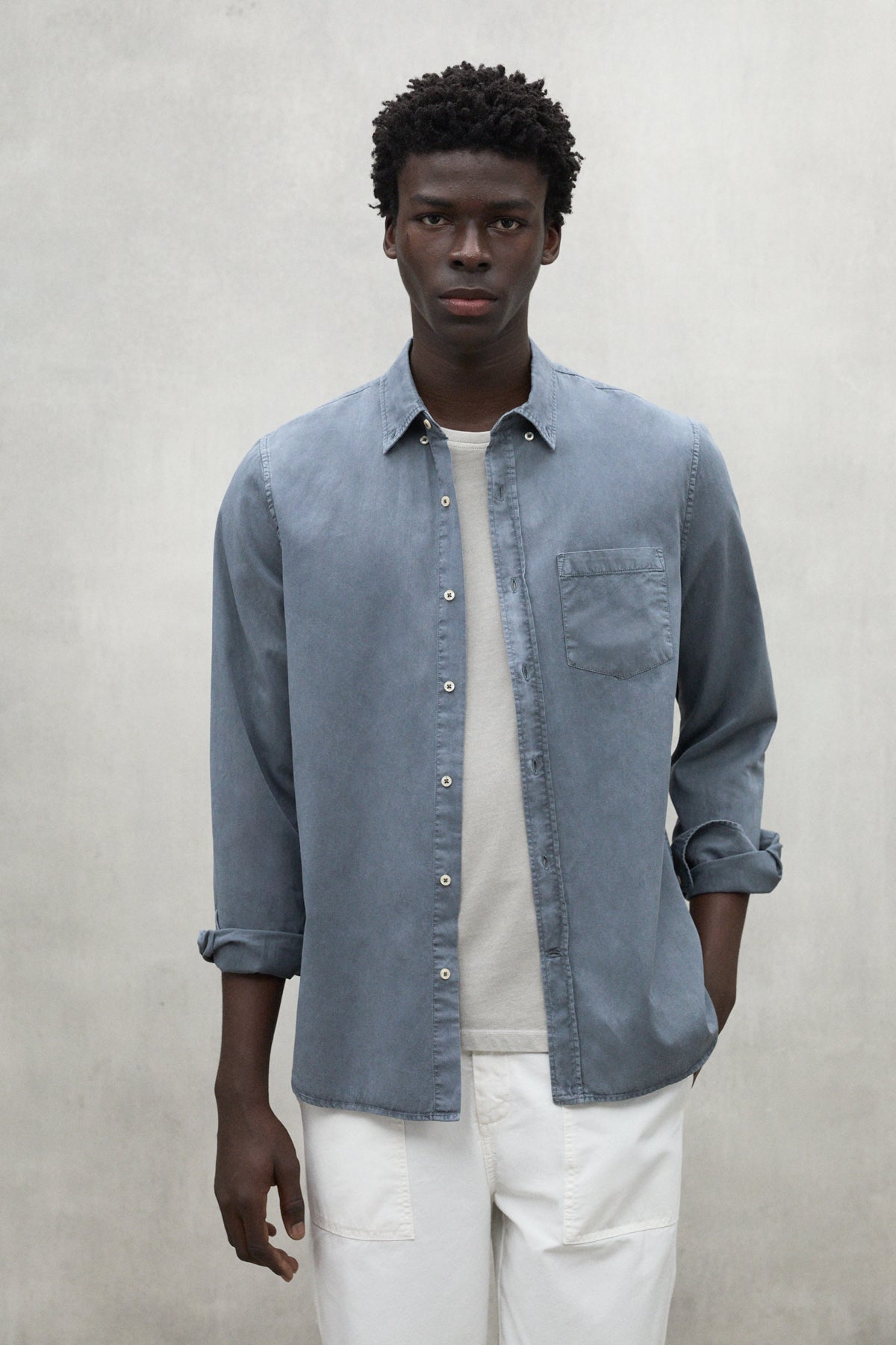 camisa-carlos-azul-de-ecoalf-para-hombre-tencel-lyocell-con-cuello-de-bot-n image 3