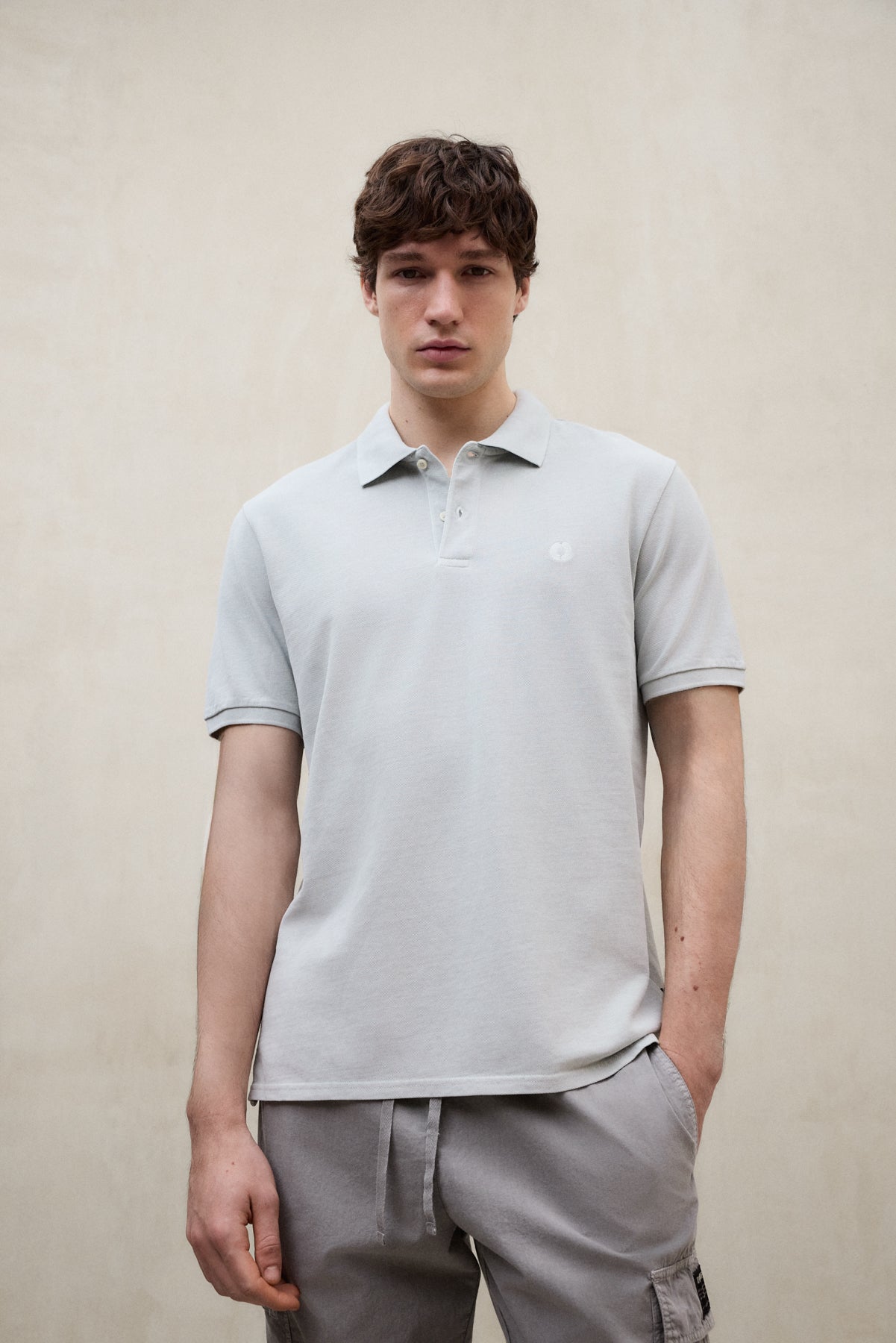 polo-ecoalf-tedan-de-piqu-gris-claro-para-hombre-regular-fit-algod-n-reciclado image 2