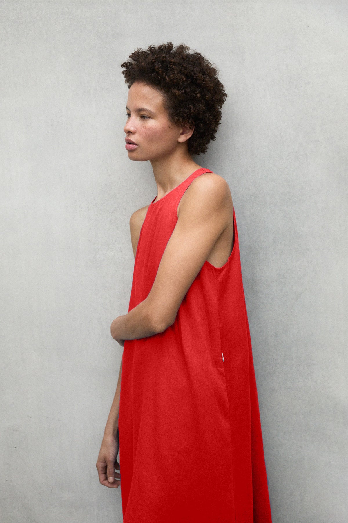 vestido-ukara-de-ecoalf-lino-reciclado-naranja image 3