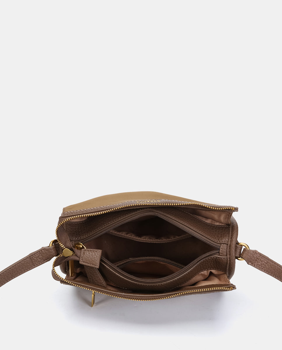 abbacino-bandolera-camel-tejido-reciclado-sport-casual image 5