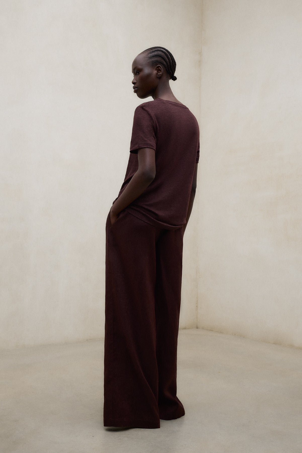 pantalones-mossi-marr-n-ecoalf-para-mujer image 4