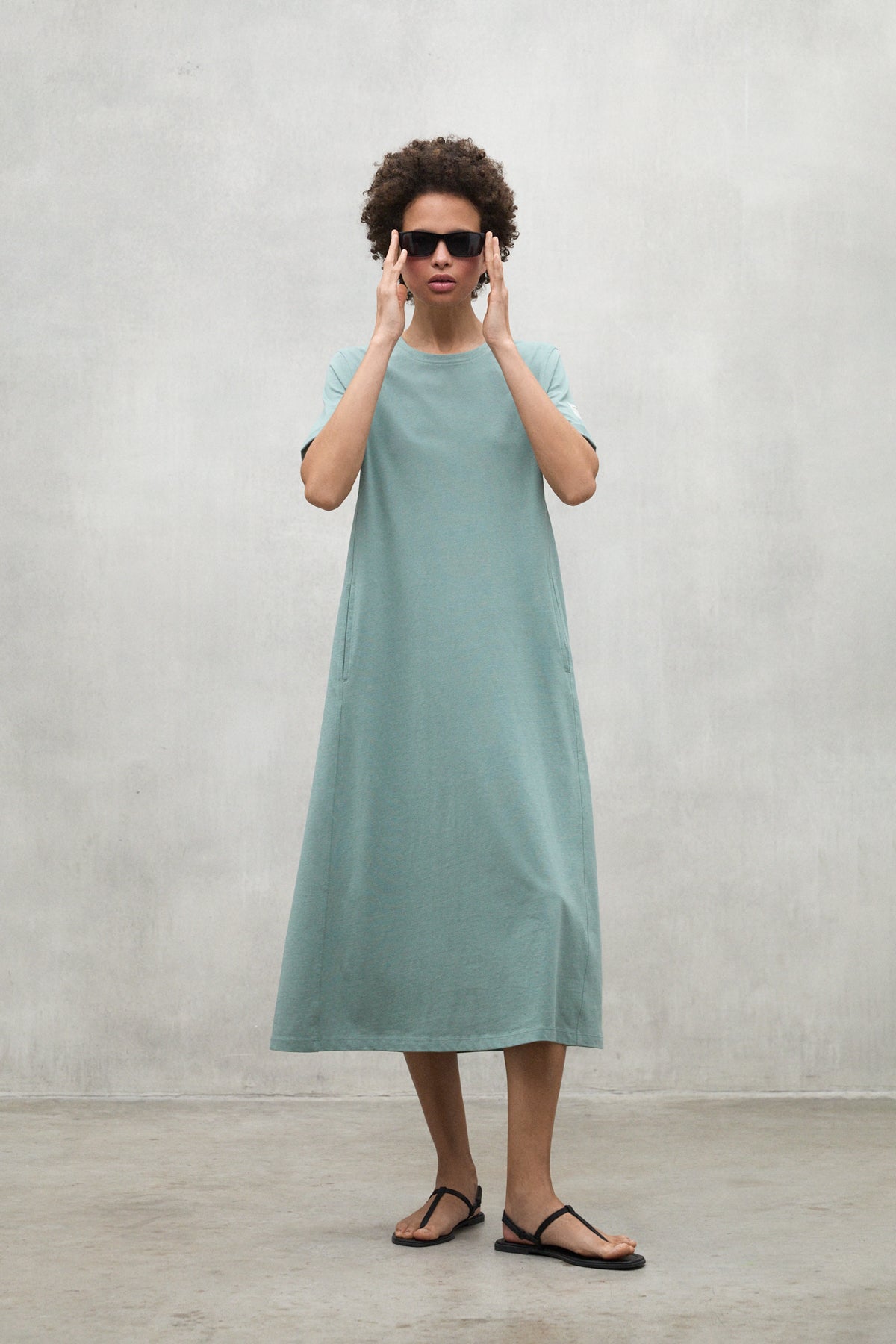 vestido-ecoalf-argento-verde-de-algod-n-org-nico-y-reciclado image 1