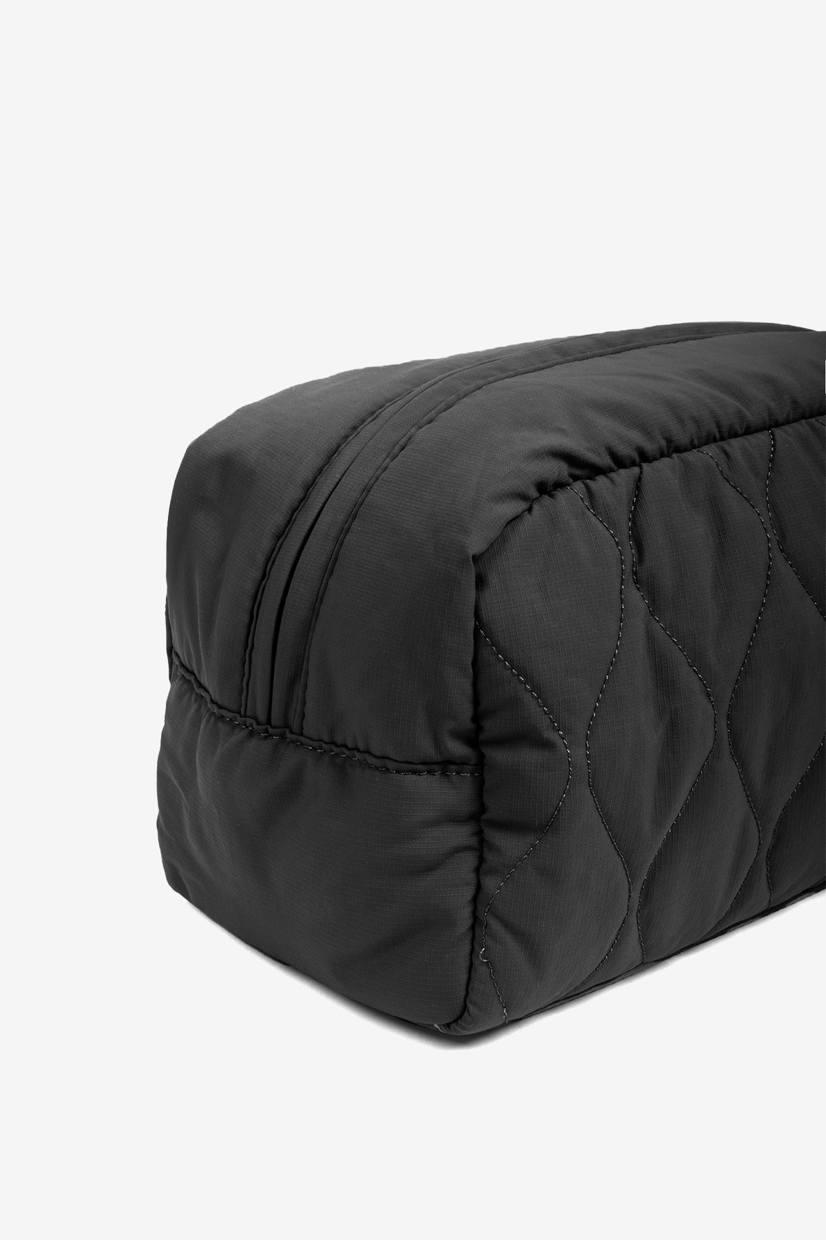 ecoalf-neceser-flock-negro-100-poli-ster-reciclado-talla-mediana-con-cremallera image 4