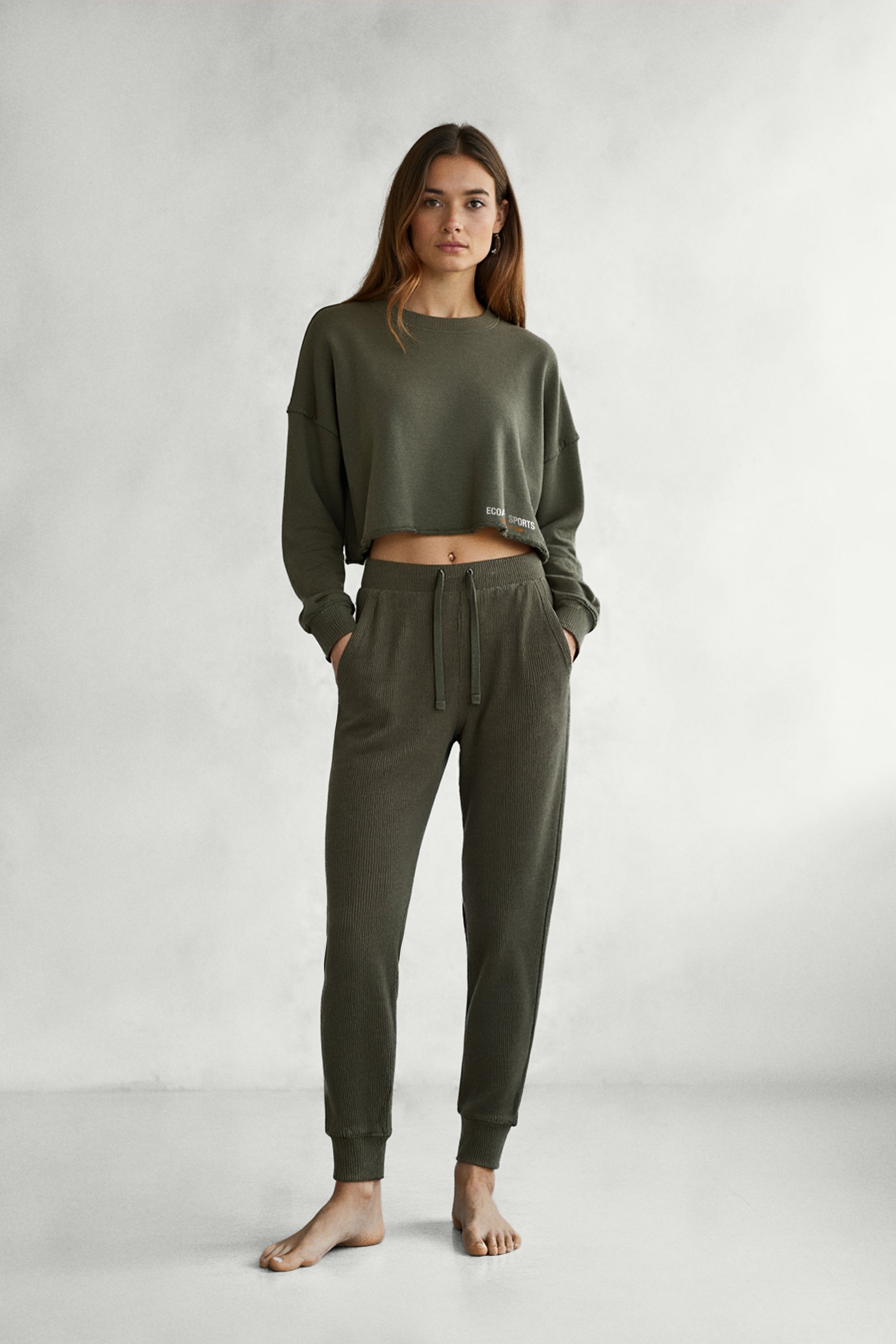pantalones-stan-verdes-de-mujer-ecoalf-algod-n-org-nico-y-reciclado-con-elastano image 1