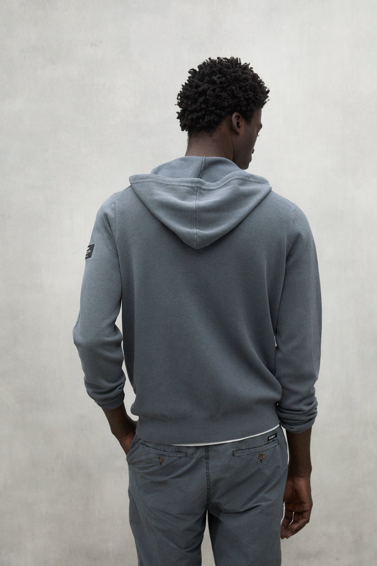 jersey-ecoalf-olivo-gris-de-algod-n-org-nico-y-lino-con-capucha-para-hombre image 4