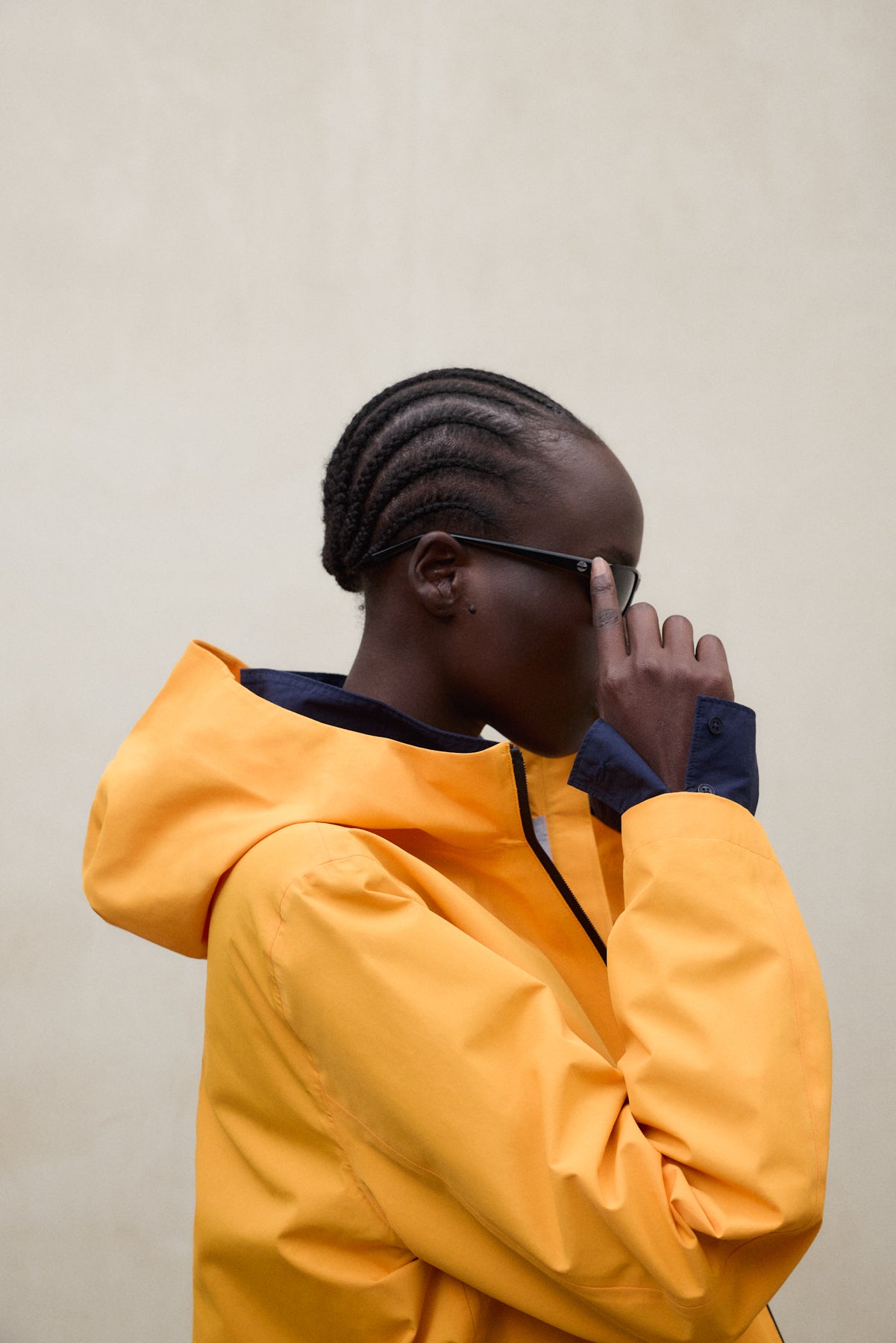 chaqueta-venis-de-ecoalf-para-mujer-naranja-impermeable-y-transpirable image 7