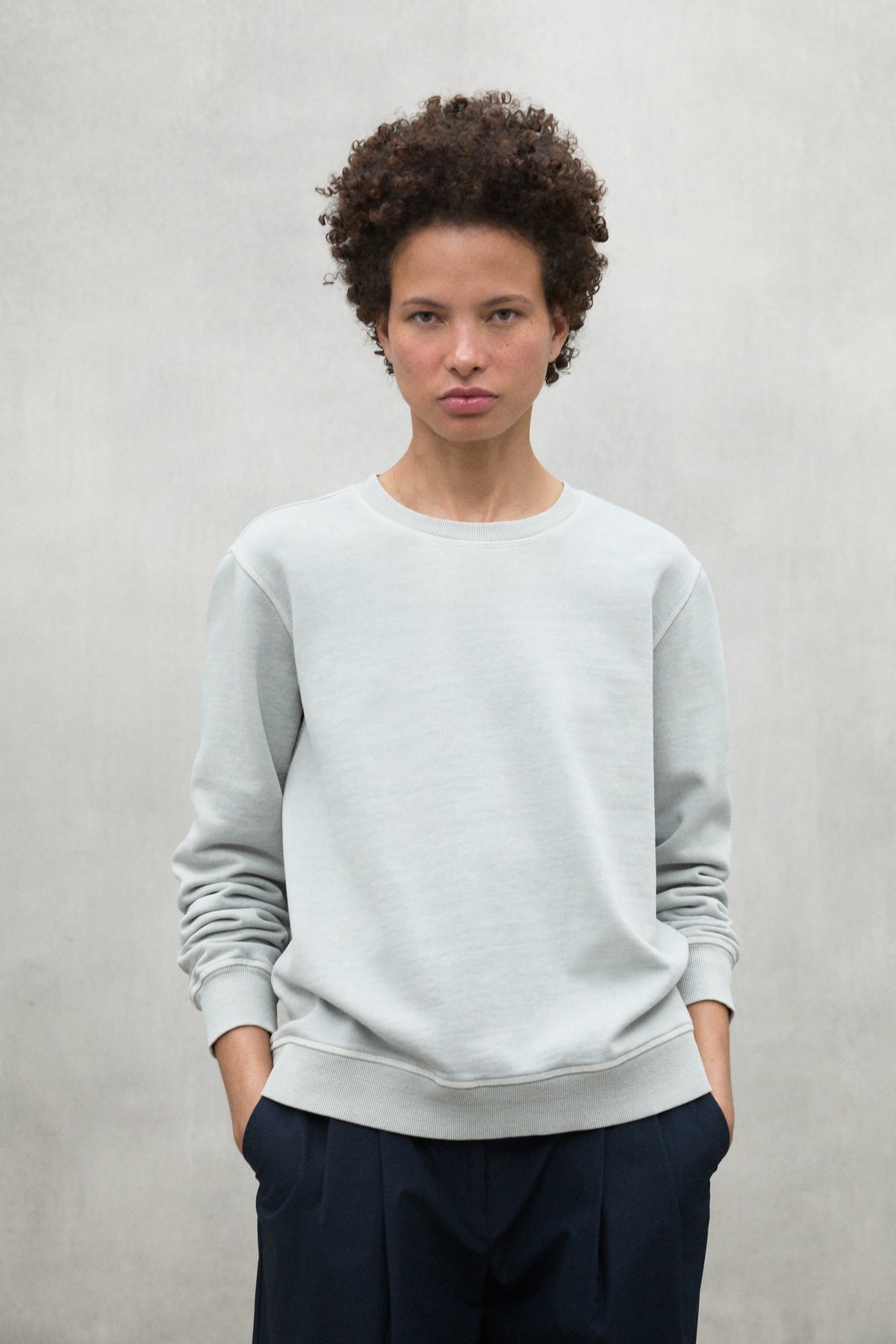 ecoalf-sudadera-arecife-gris-claro-de-mujer-50-algod-n-reciclado-fit-regular-veg image 1