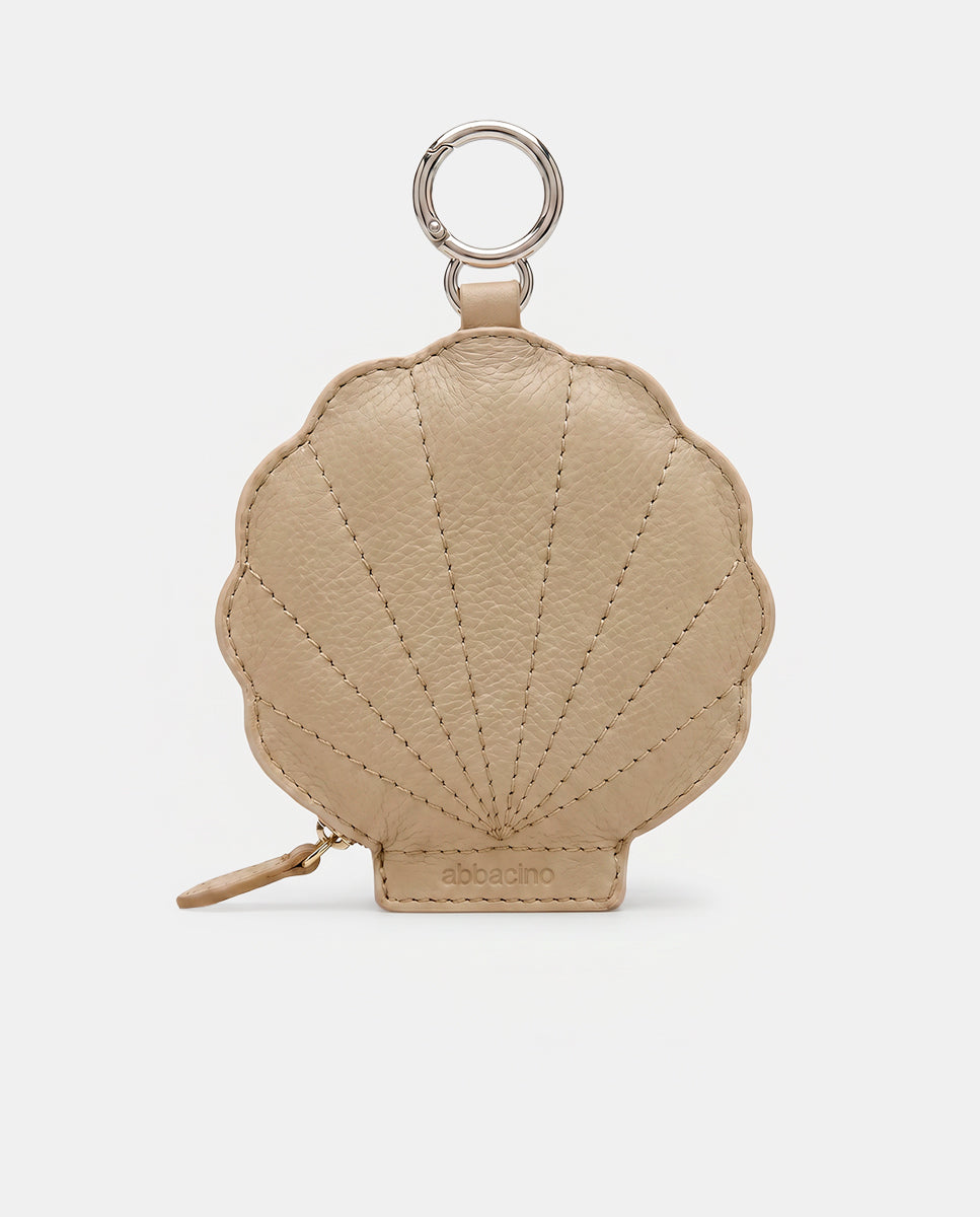 llavero-charm-abbacino-concha-piel-beige image 1