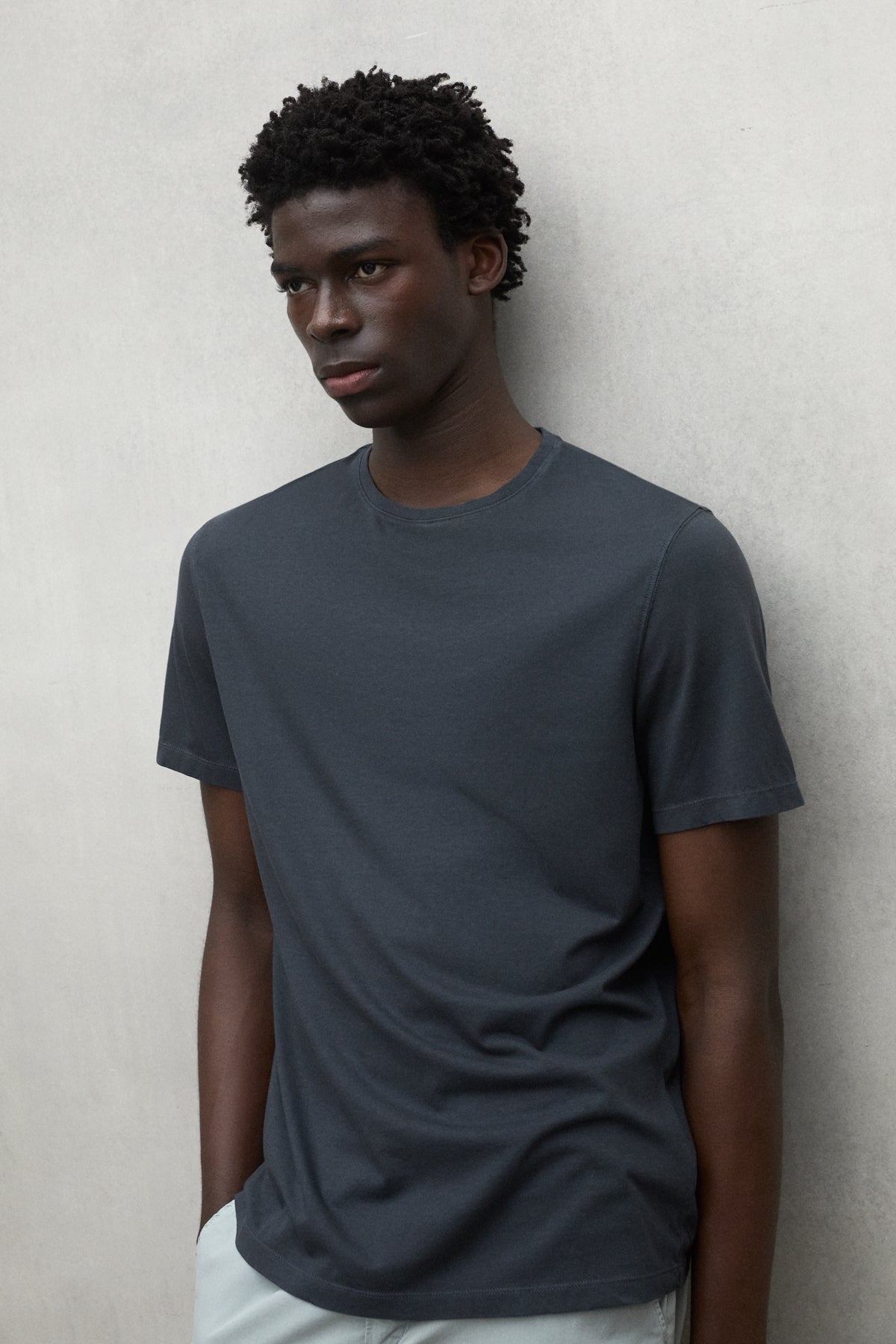 camiseta-timbu-ecoalf-gris-oscuro-tencel-lyocell-fit-regular-estampado-catch-the image 3