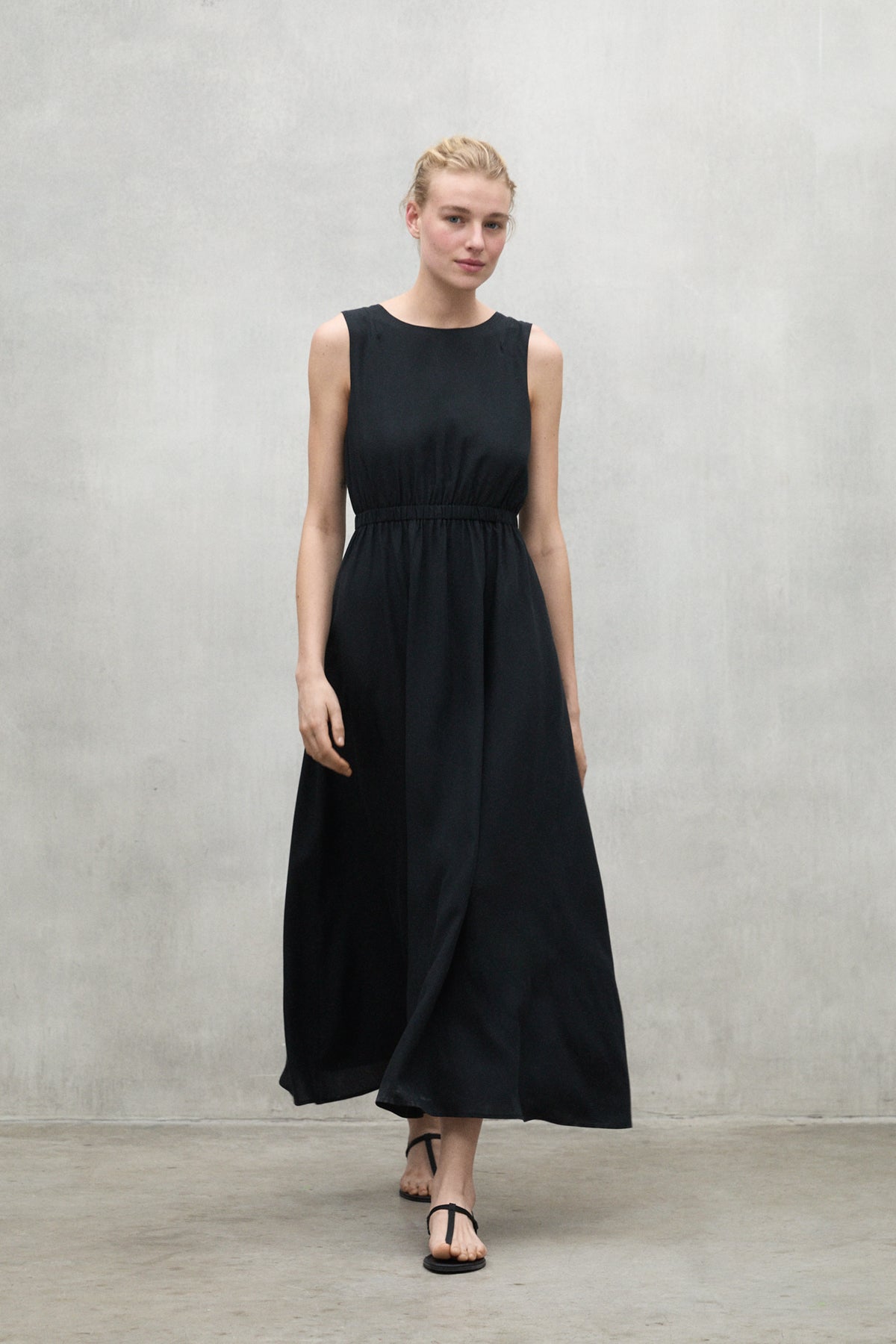 ecoalf-vestido-karl-negro-de-mujer-tencel-lyocell-con-espalda-abierta image 4
