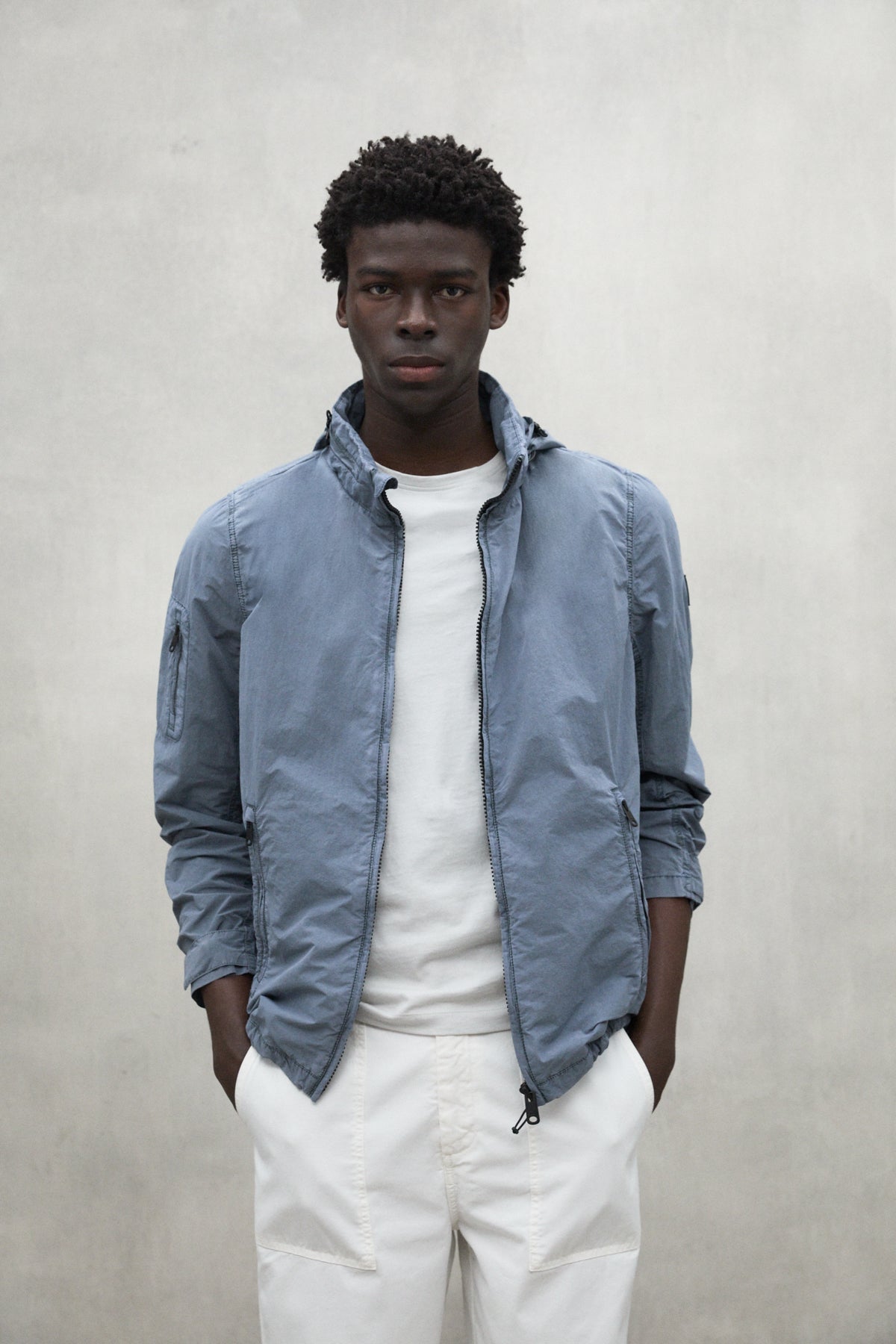 chaqueta-ecoalf-rigi-azul-para-hombre-poliamida-reciclada-capucha-plegable-y-m-l image 2
