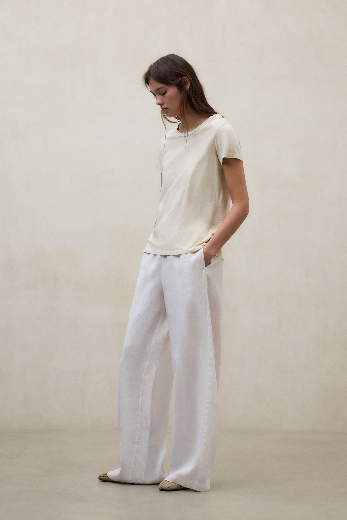 pantalones-mossi-de-ecoalf-para-mujer-en-blanco-80-lino-fit-relajado image 5