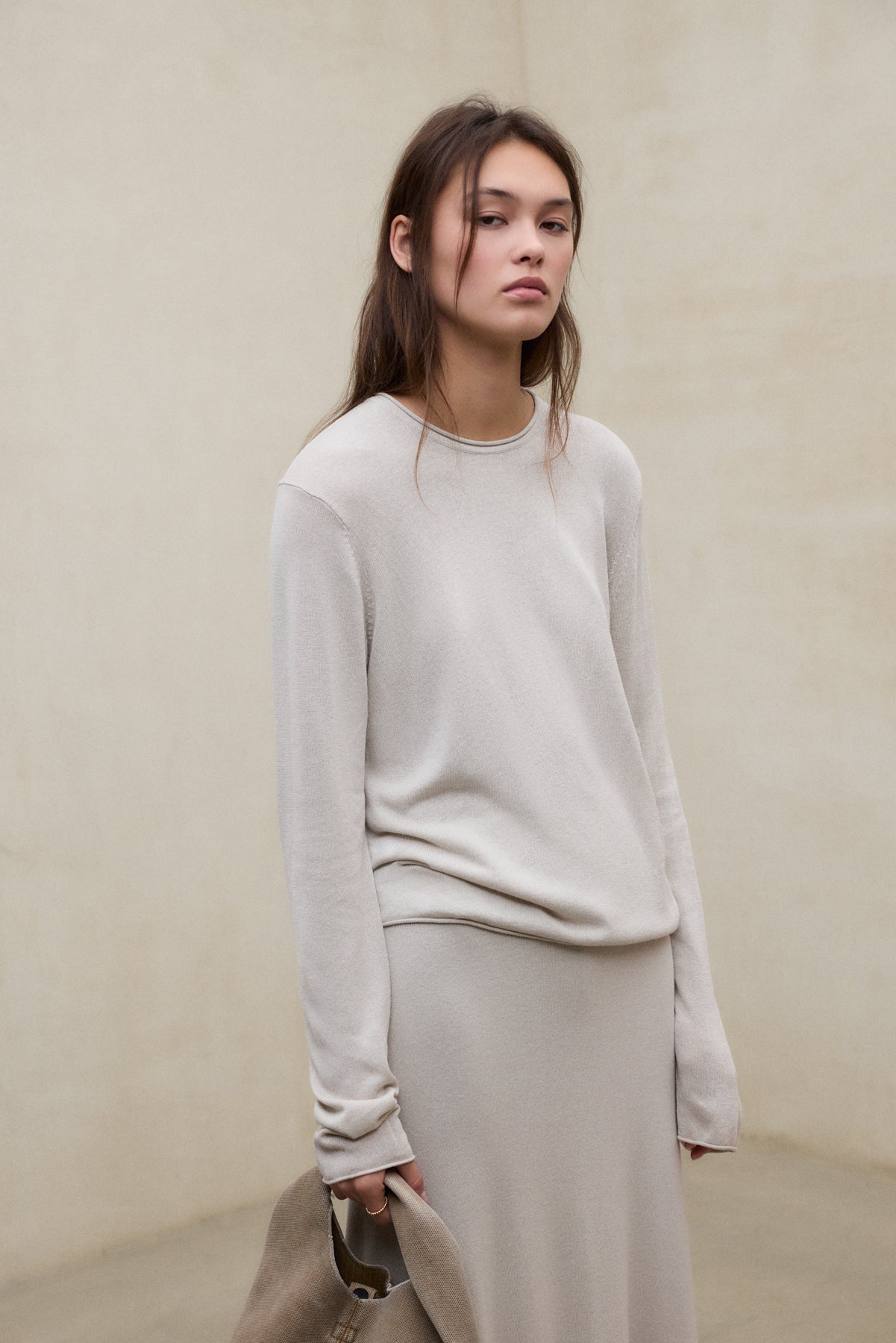 jersey-ecoalf-milo-beige-de-viscosa-ecovero-para-mujer image 4
