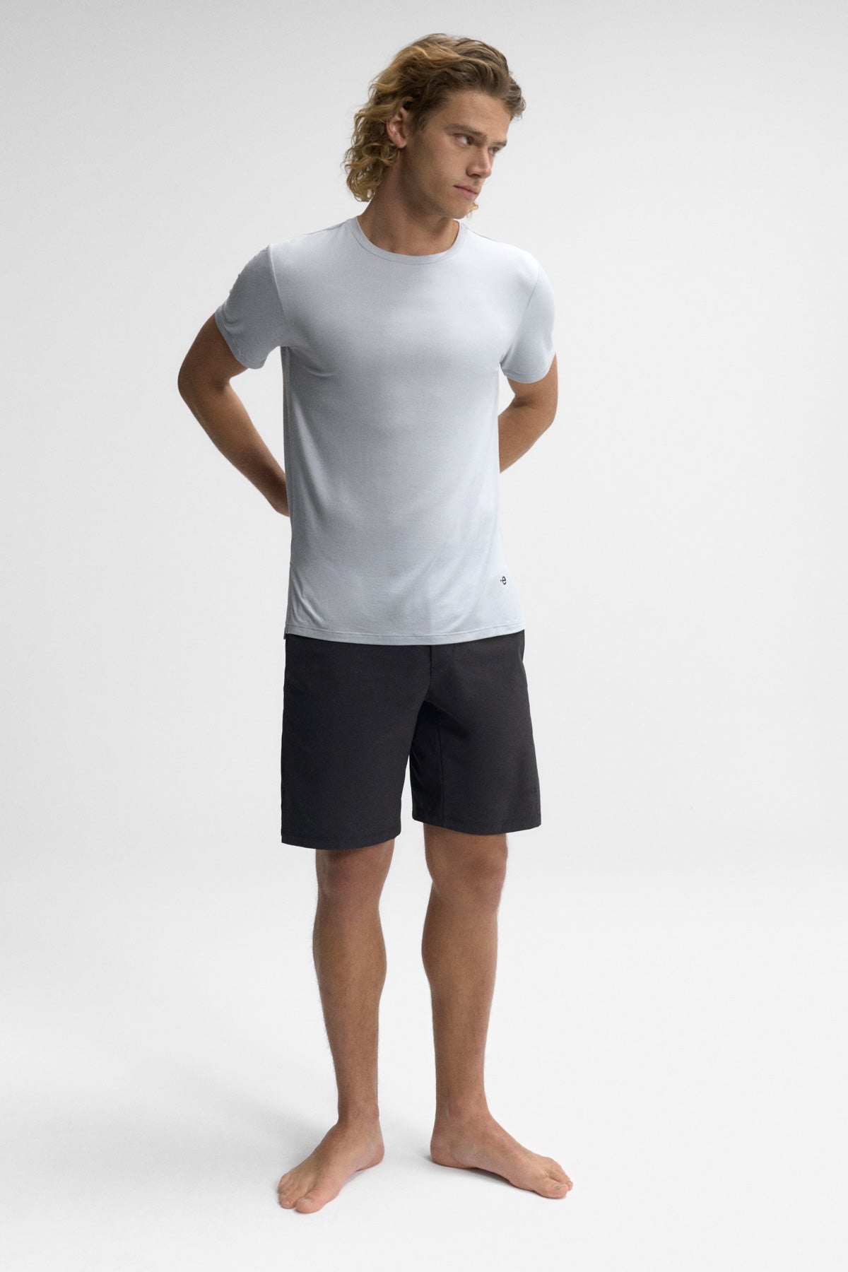 camiseta-amed-gris-ecoalf-para-hombre-micromodal-transpirable-y-ligera image 4