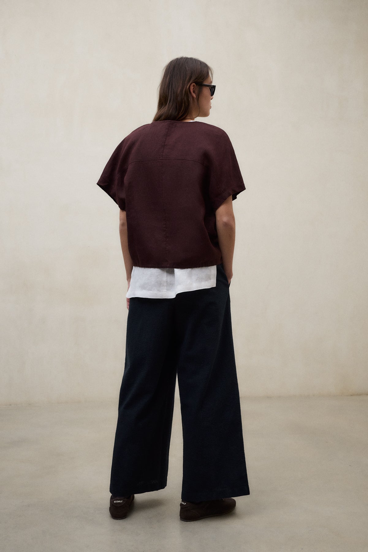 camisa-ecoalf-dora-marr-n-para-mujer-80-lino-fit-relajado-escote-en-v image 3