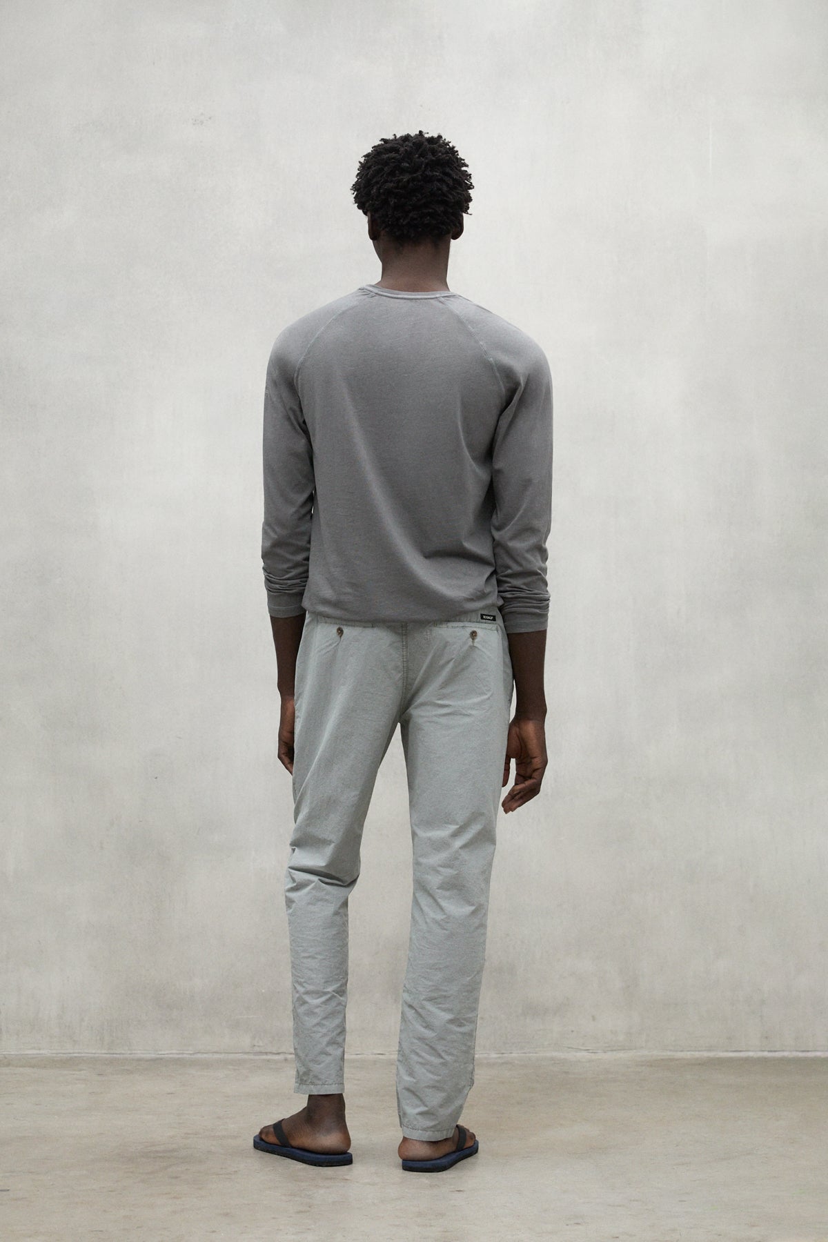 pantal-n-ecoalf-ethic-nylon-gris-claro-de-hombre image 3