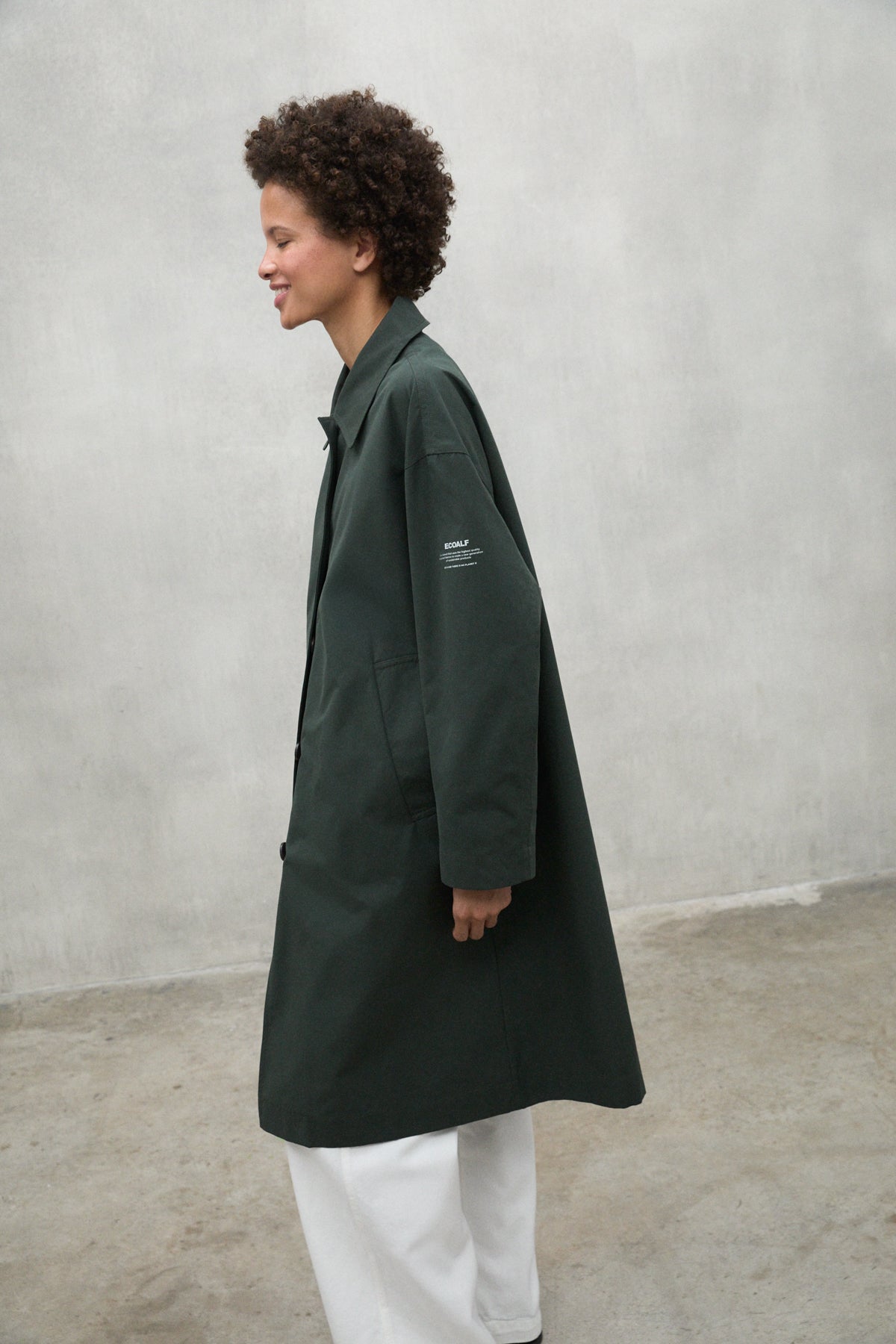 chaqueta-ecoalf-stong-khaki-de-mujer-poli-ster-reciclado-holgada image 2