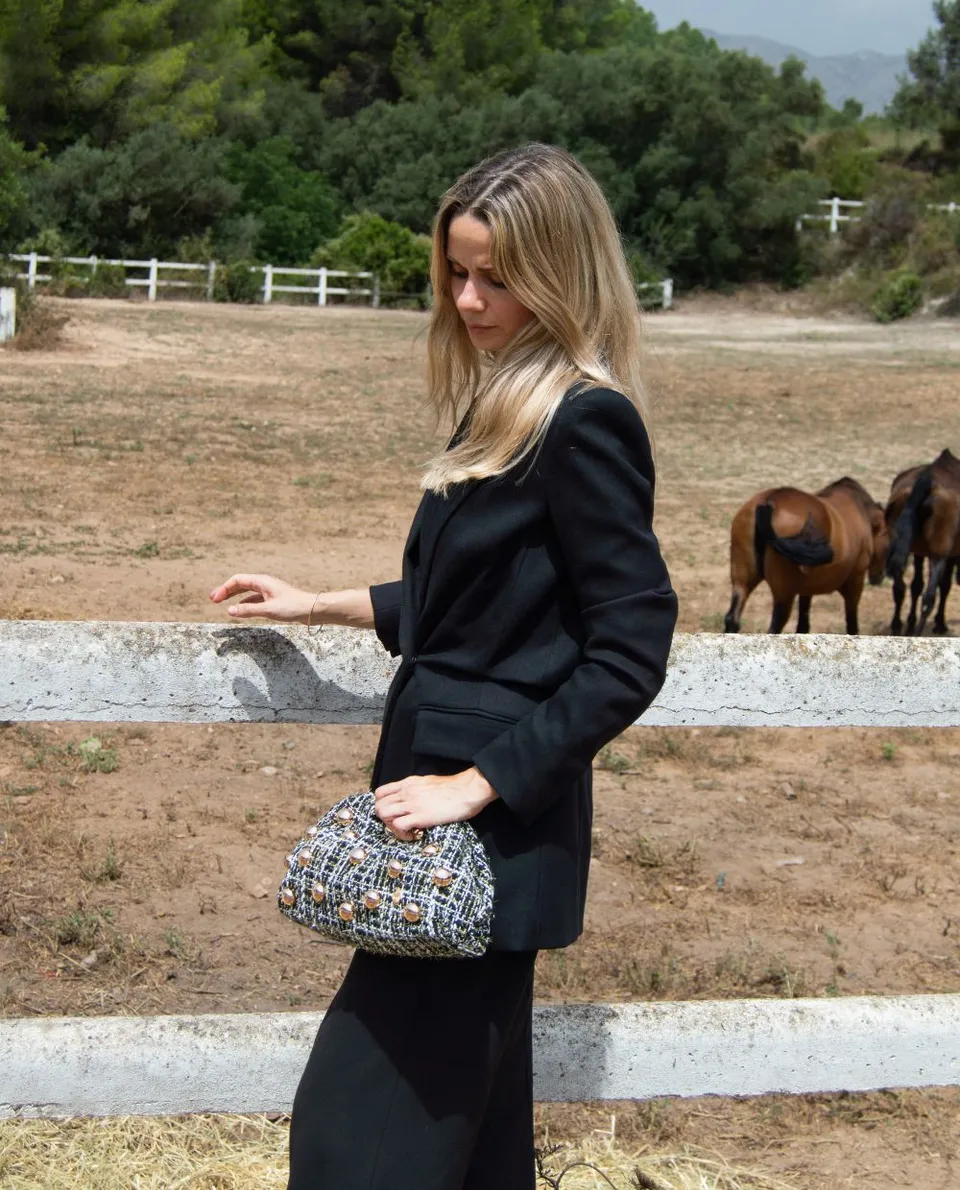 kbas-clutch-de-tweed-de-textil-coctel-orfali-color-negro-31x9x20-cm image 1