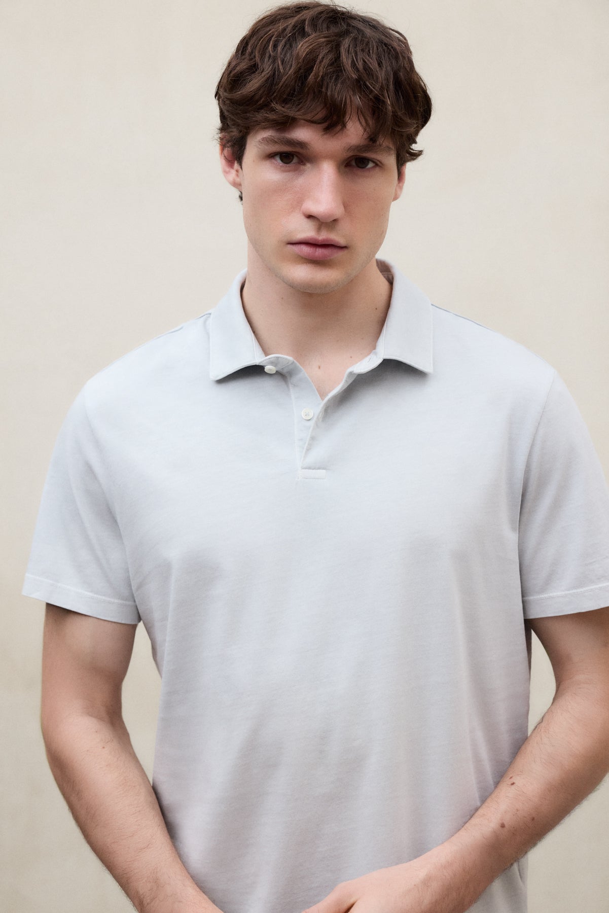polo-de-punto-theo-azul-claro-de-ecoalf-para-hombre-de-algod-n-reciclado image 3