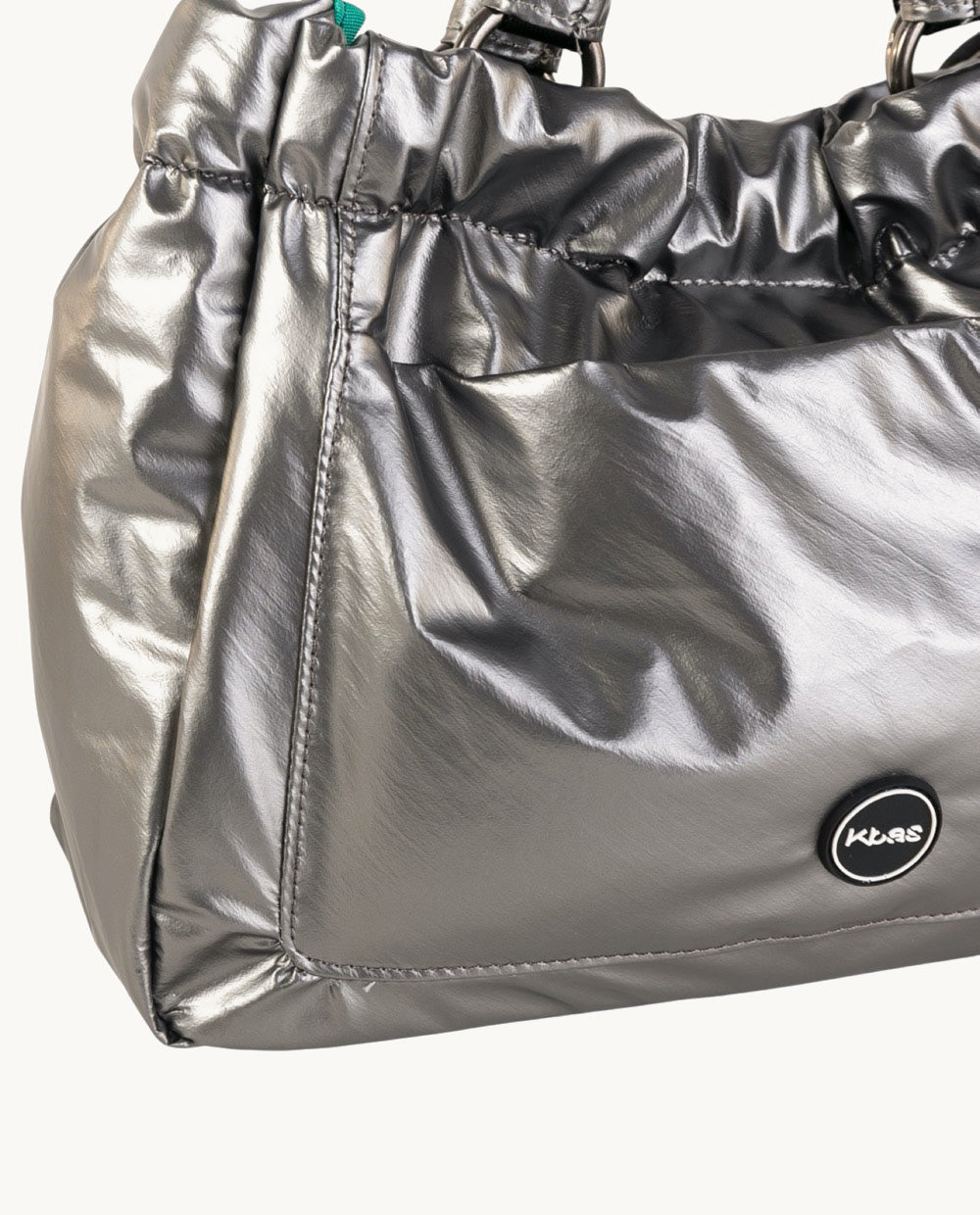 kbas-tote-peque-o-de-nylon-metalizado-plata-30x12x21-cm-cierre-de-im-n-y-saco-as image 3