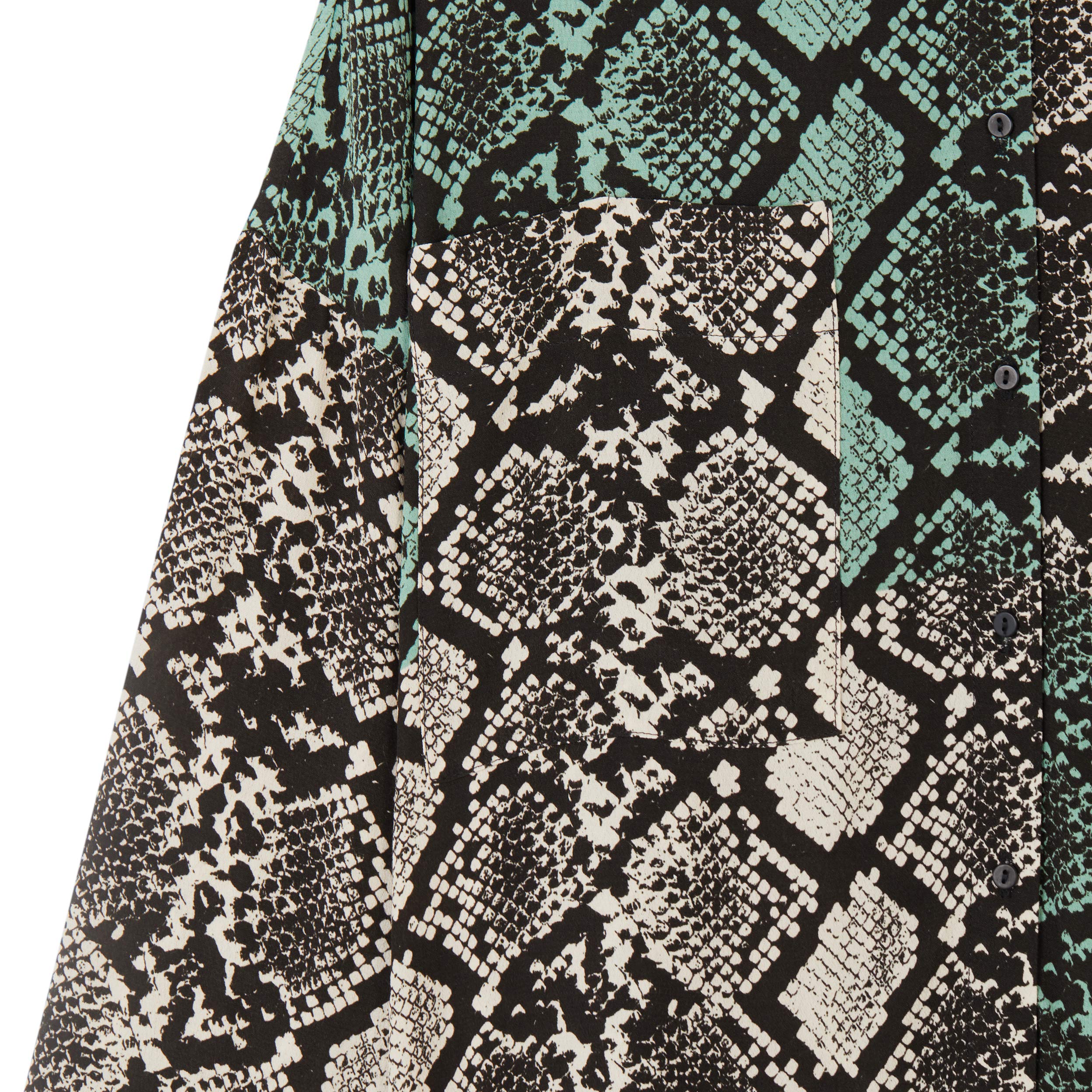 parfois-camisa-fluida-verde-estampado-serpiente-para-mujer image 2