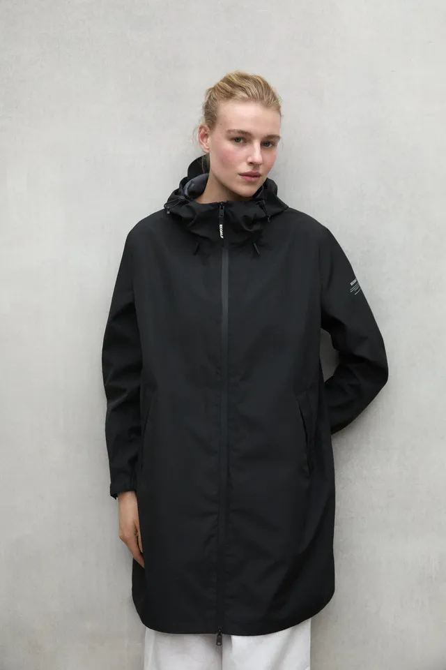 chaqueta-venue-negra-ecoalf-poli-ster-reciclado-capucha-ajustable-y-impermeable image 1