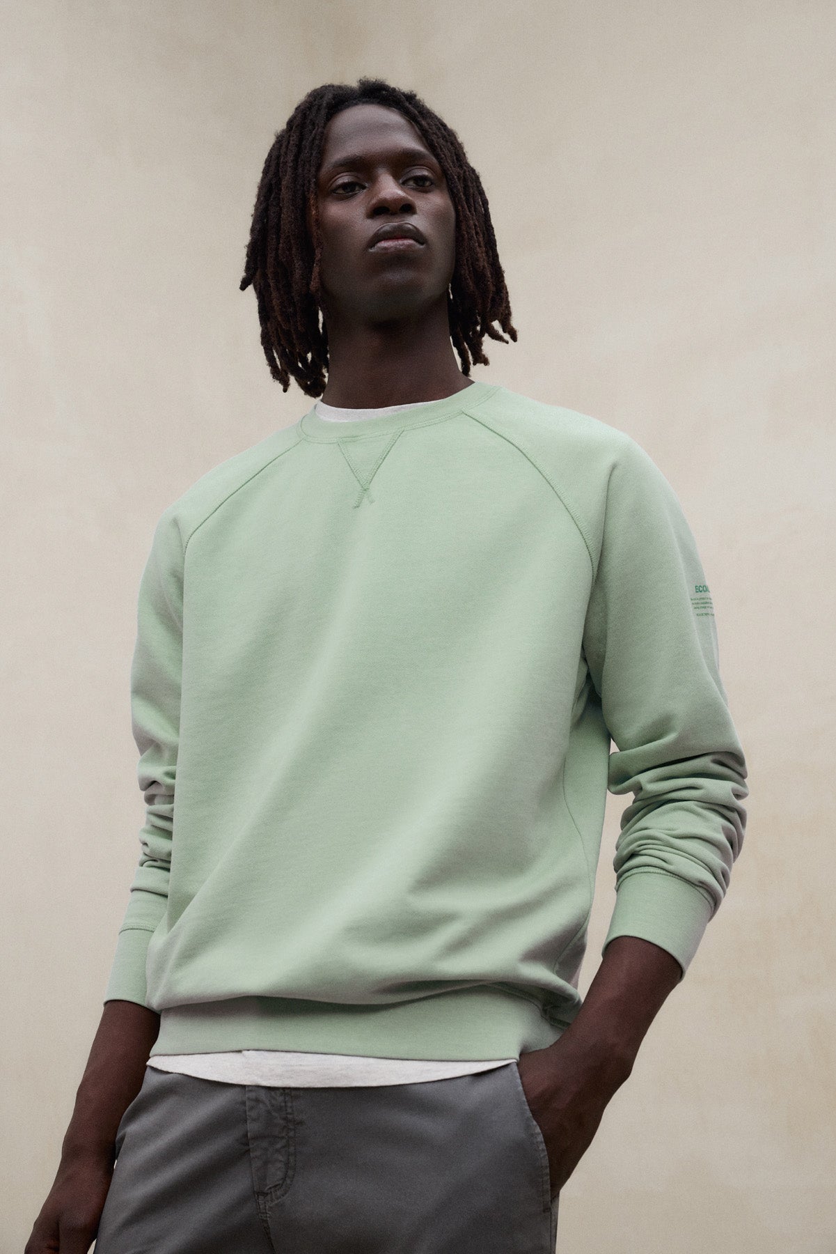 sudadera-berja-verde-de-ecoalf-para-hombre-100-algod-n-reciclado-te-ida-en-prend image 4