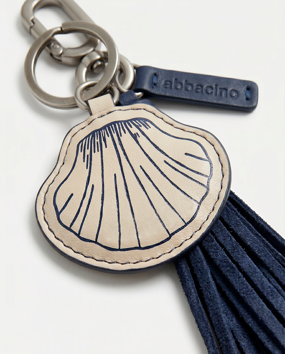 abbacino-llavero-charm-concha-en-piel-azul-con-borla image 2