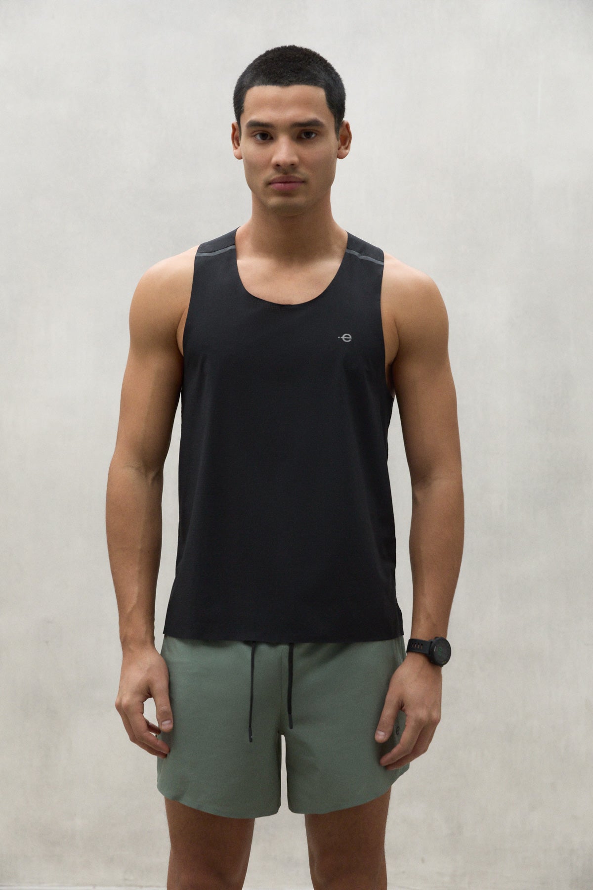 ecoalf-top-bombay-negro-hombre-running image 3