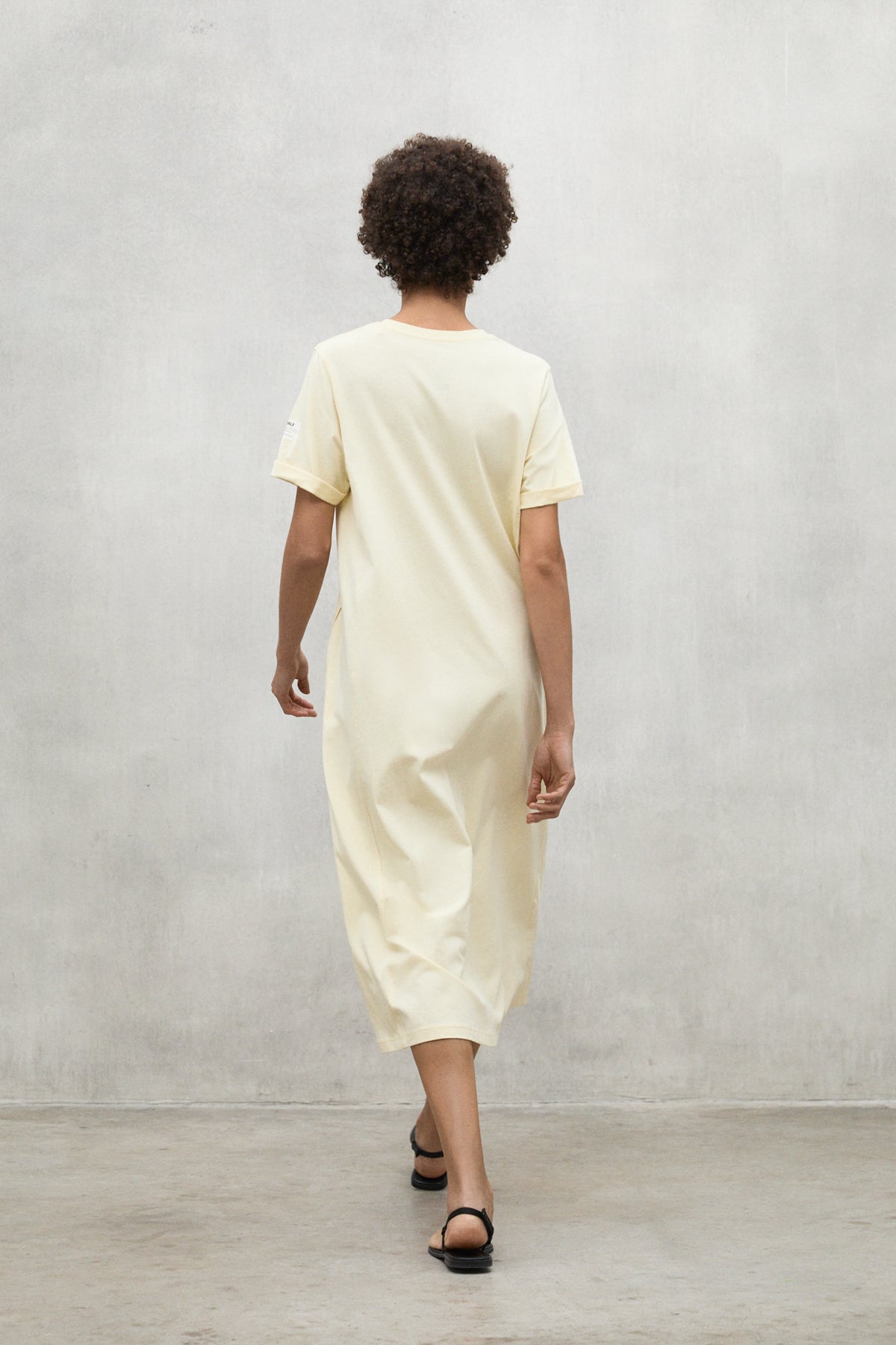 vestido-ecoalf-argento-amarillo-de-algod-n-org-nico-y-reciclado-para-mujer image 2